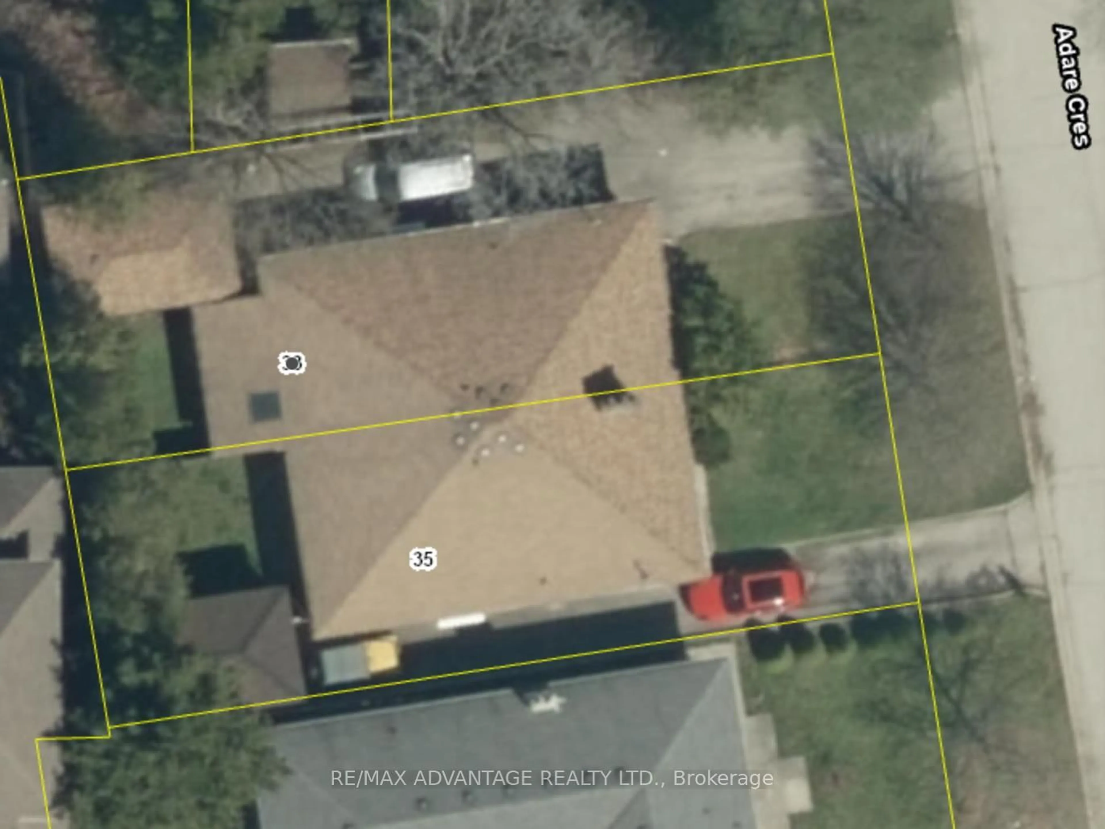 A pic from outside/outdoor area/front of a property/back of a property/a pic from drone, street for 33-35 Adare Cres, London South Ontario N6C 2S7