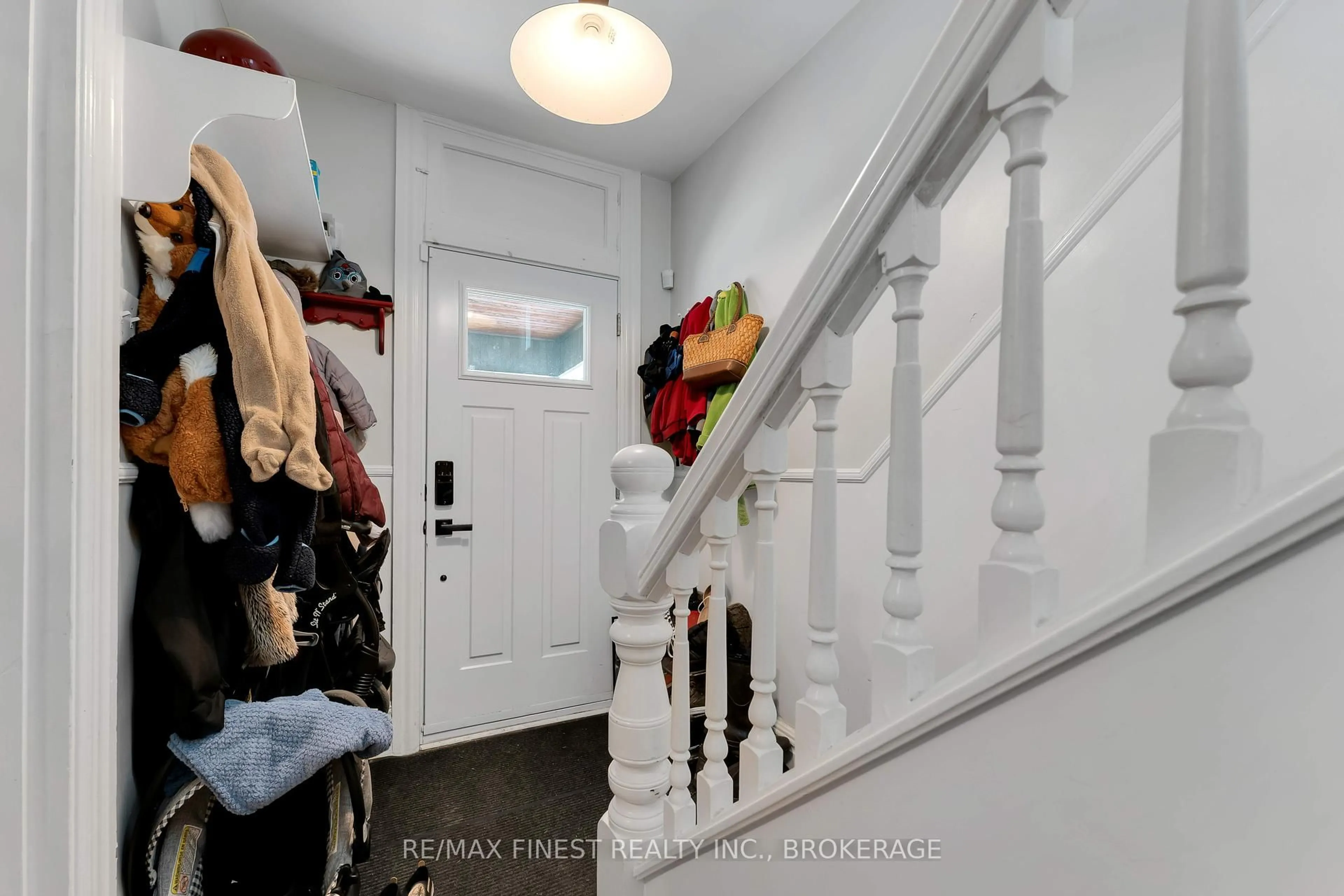 Indoor entryway for 34 Main St, Kingston Ontario K7K 3Y4