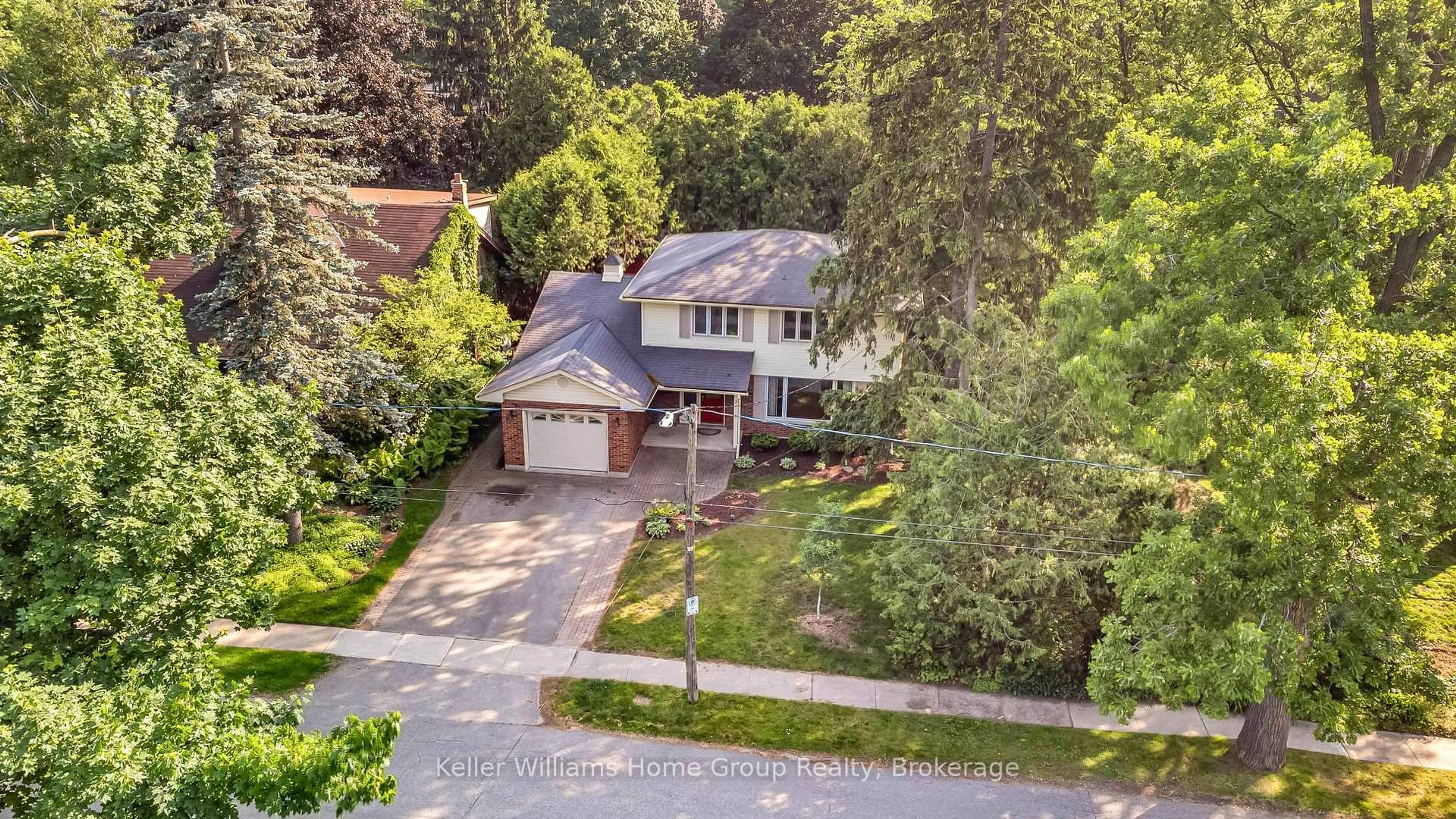 A pic from outside/outdoor area/front of a property/back of a property/a pic from drone, street for 3 Graham St, Guelph Ontario N1G 2B6