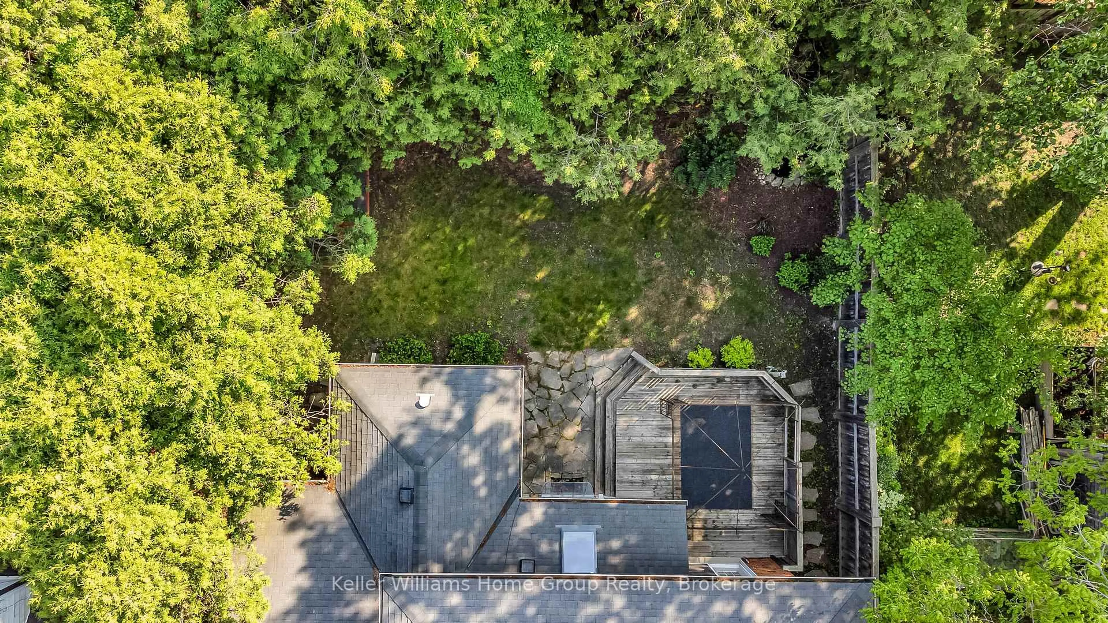 A pic from outside/outdoor area/front of a property/back of a property/a pic from drone, street for 3 Graham St, Guelph Ontario N1G 2B6