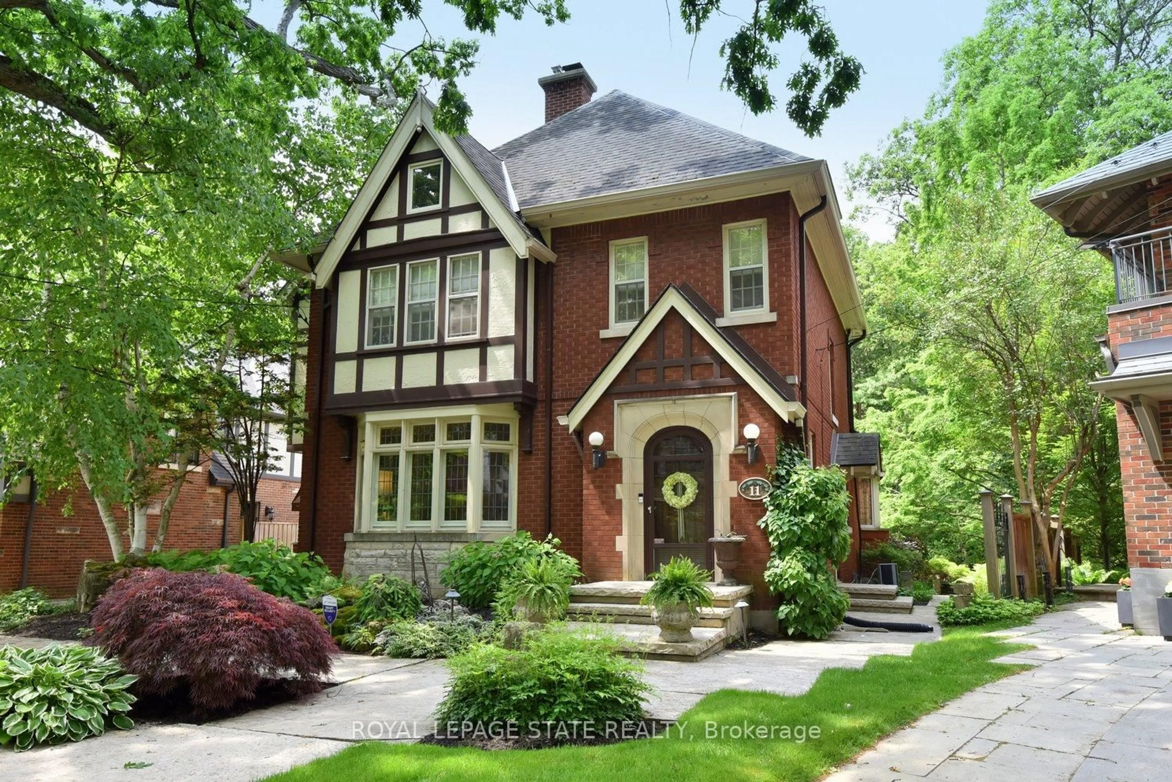 Home with brick exterior material, street for 11 Oak Knoll Dr, Hamilton Ontario L8S 4C2