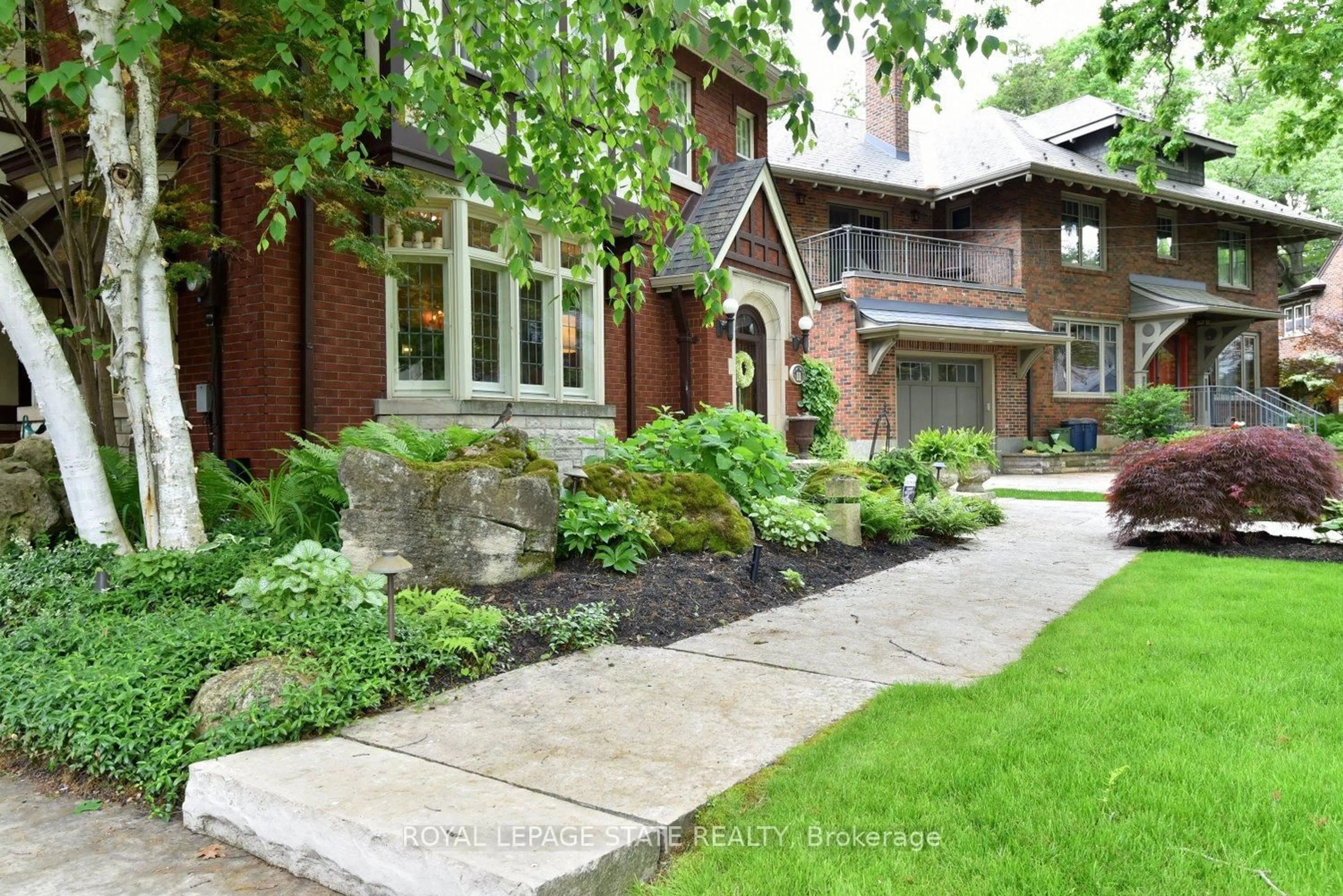 Home with brick exterior material, street for 11 Oak Knoll Dr, Hamilton Ontario L8S 4C2