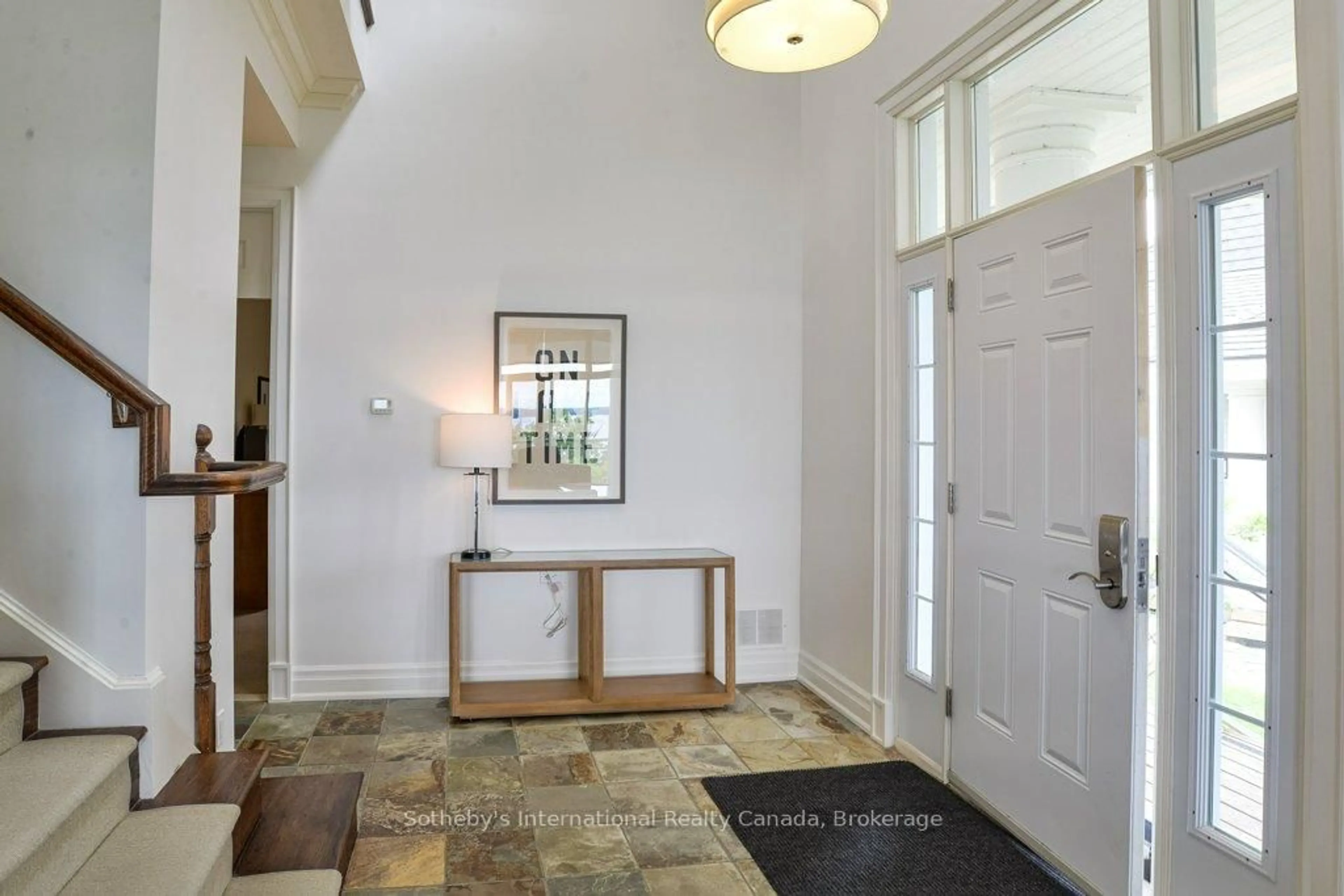 Indoor entryway for 1869 MUSKOKA ROAD 118 #T202 (B2), Muskoka Lakes Ontario P1L 1W8
