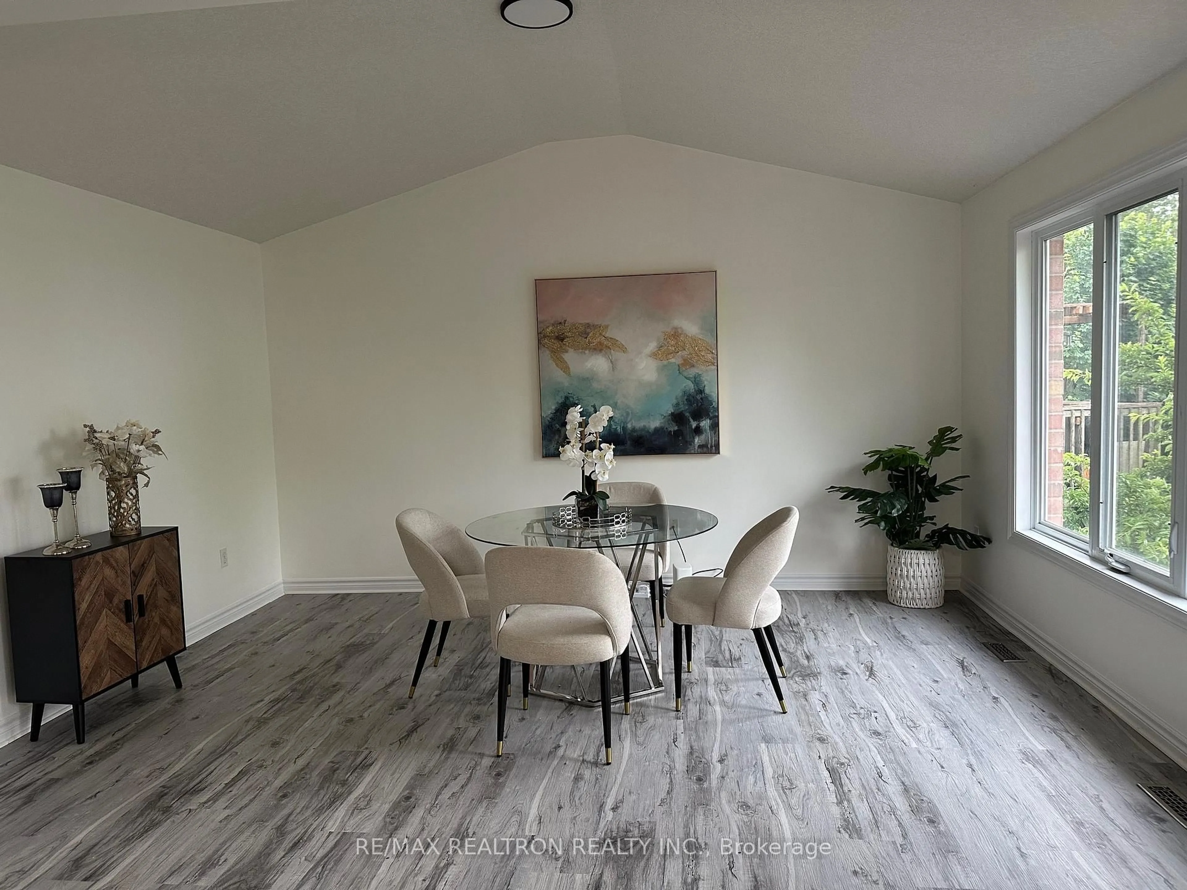 Dining room, wood/laminate floor for 423 McMahen St, London East Ontario N5Y 0A2