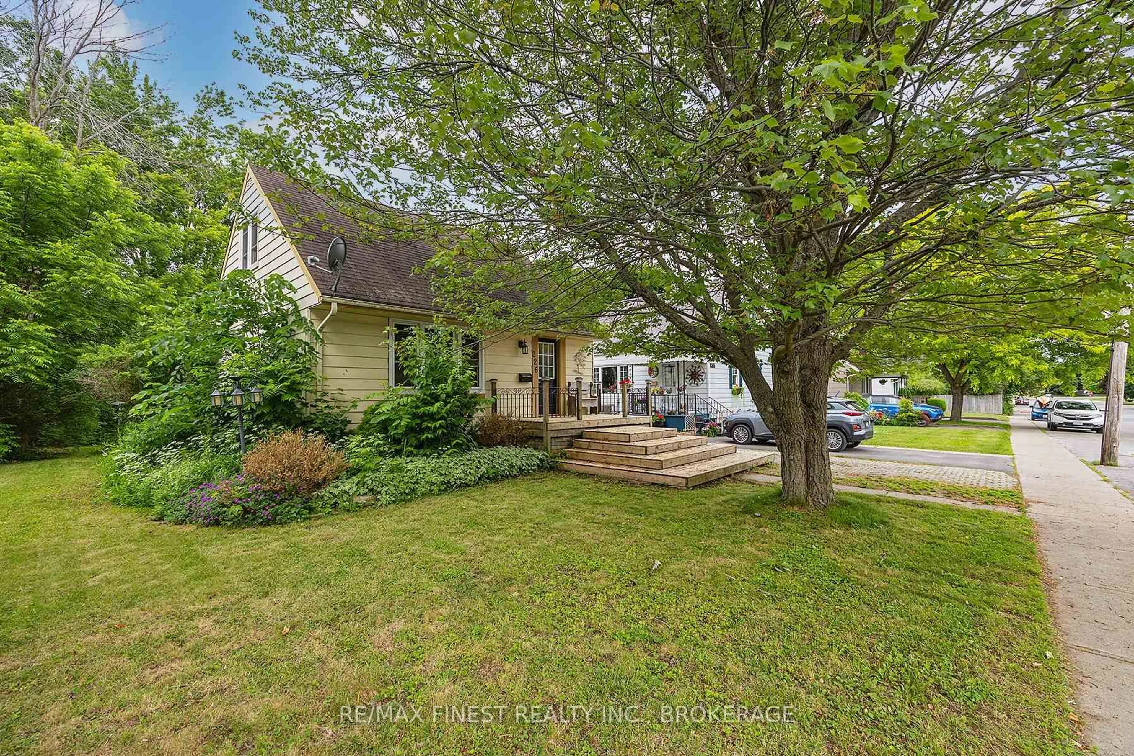 A pic from outside/outdoor area/front of a property/back of a property/a pic from drone, street for 226 Simcoe St, Greater Napanee Ontario K7R 2Y1
