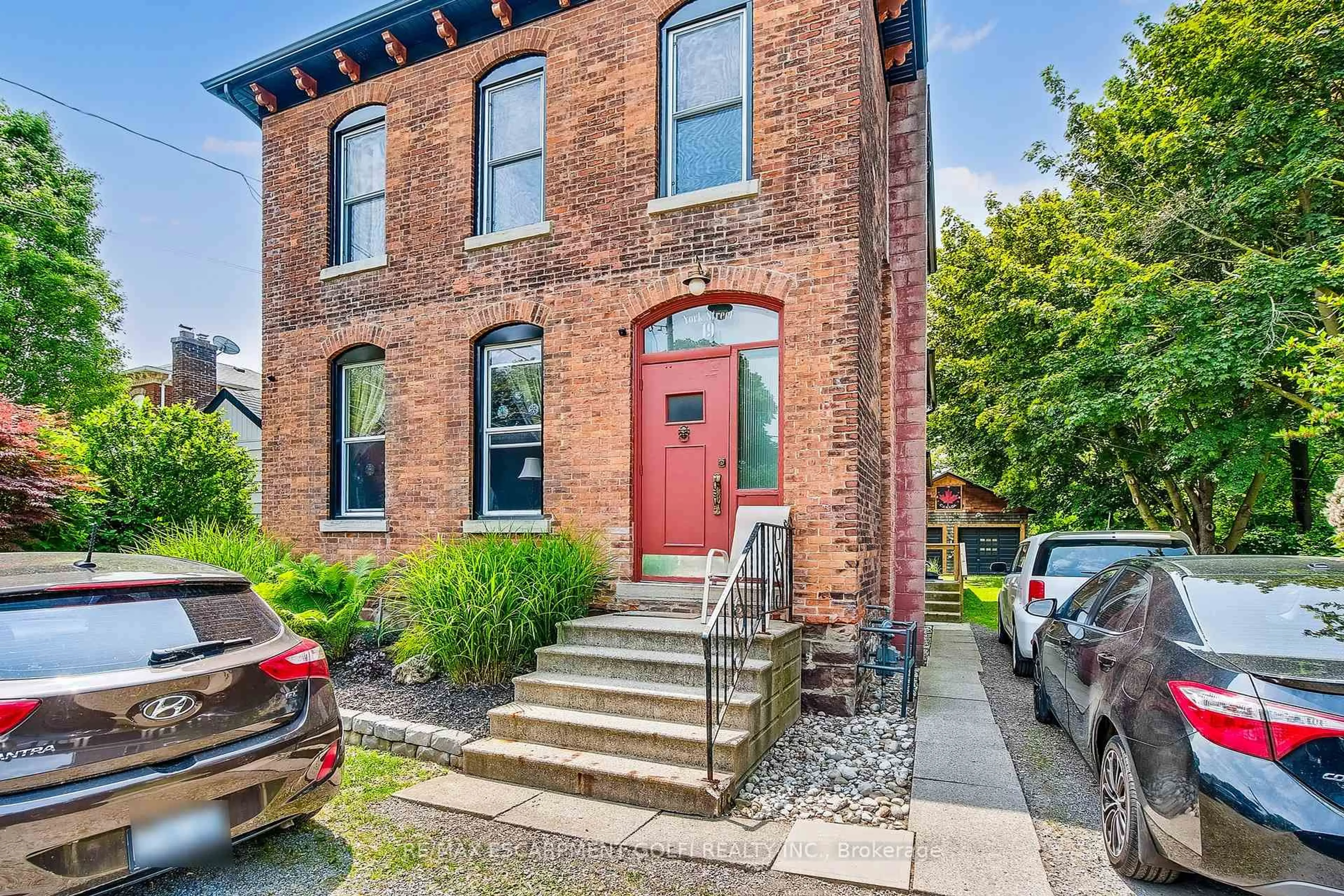 Home with brick exterior material, street for 19 York St, St. Catharines Ontario L2R 6B7