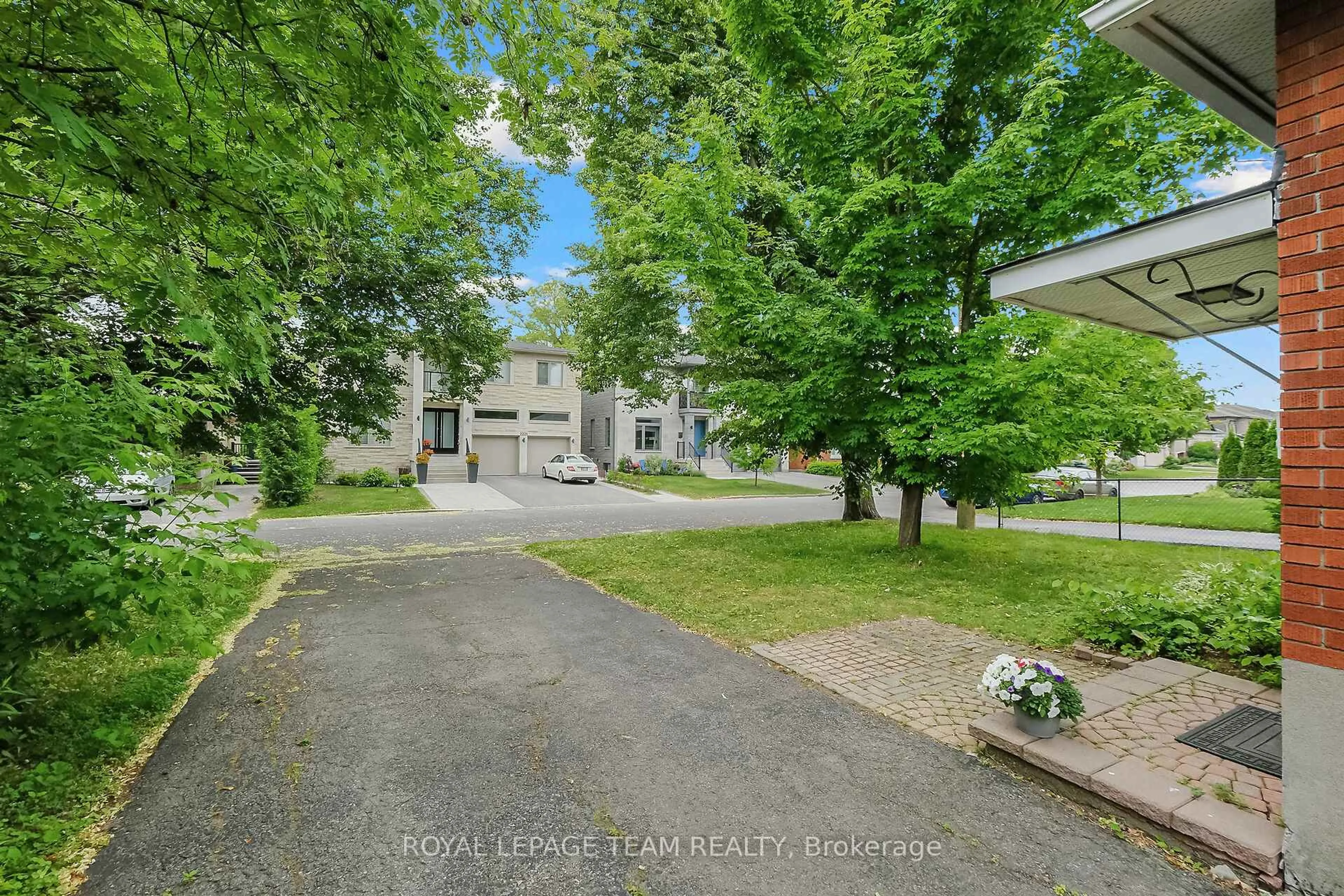 A pic from outside/outdoor area/front of a property/back of a property/a pic from drone, street for 2218 Prospect Ave, Ottawa Ontario K1H 7G3