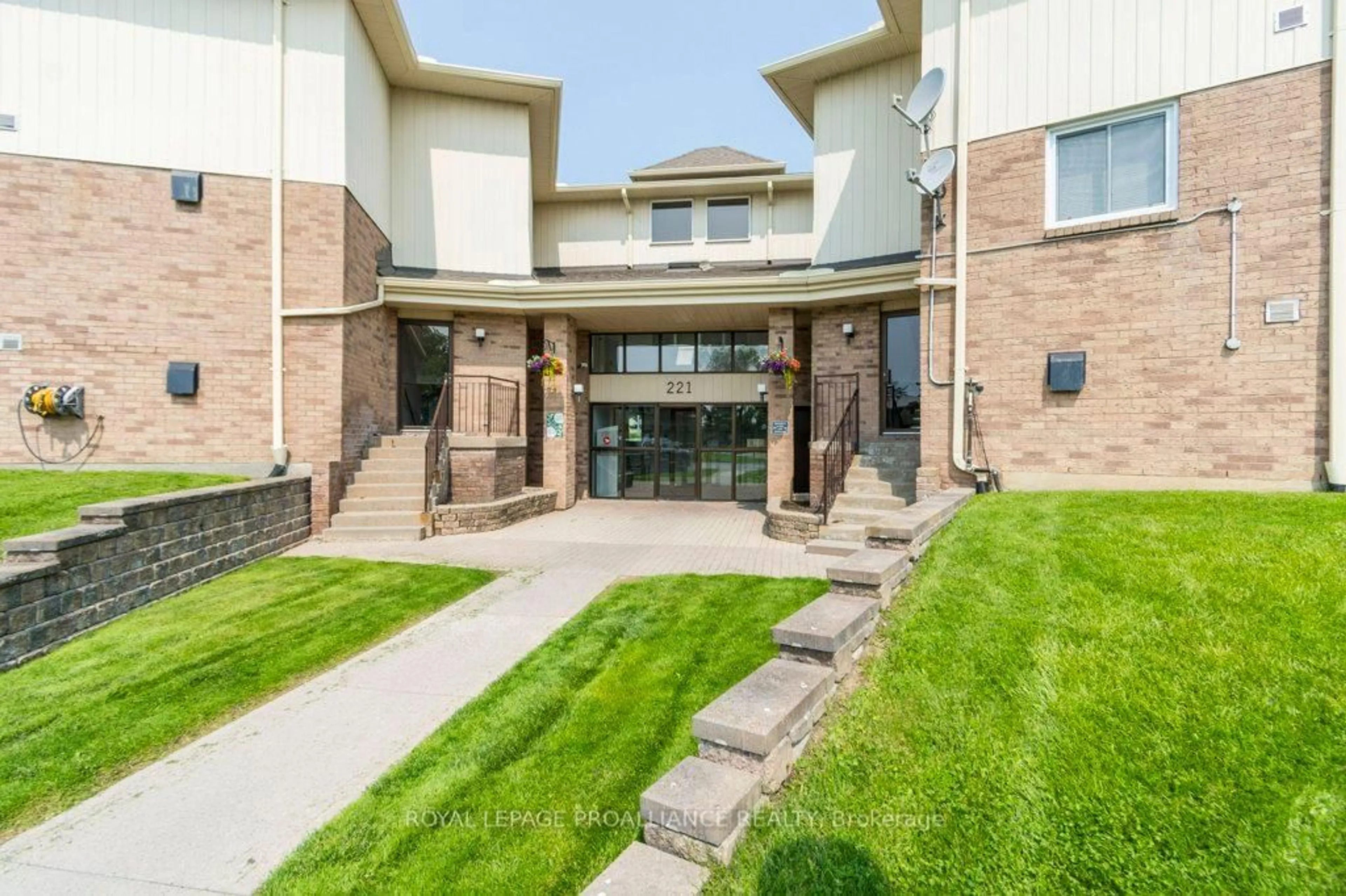 Unknown for 221 North Park St #215, Belleville Ontario K8P 5A6