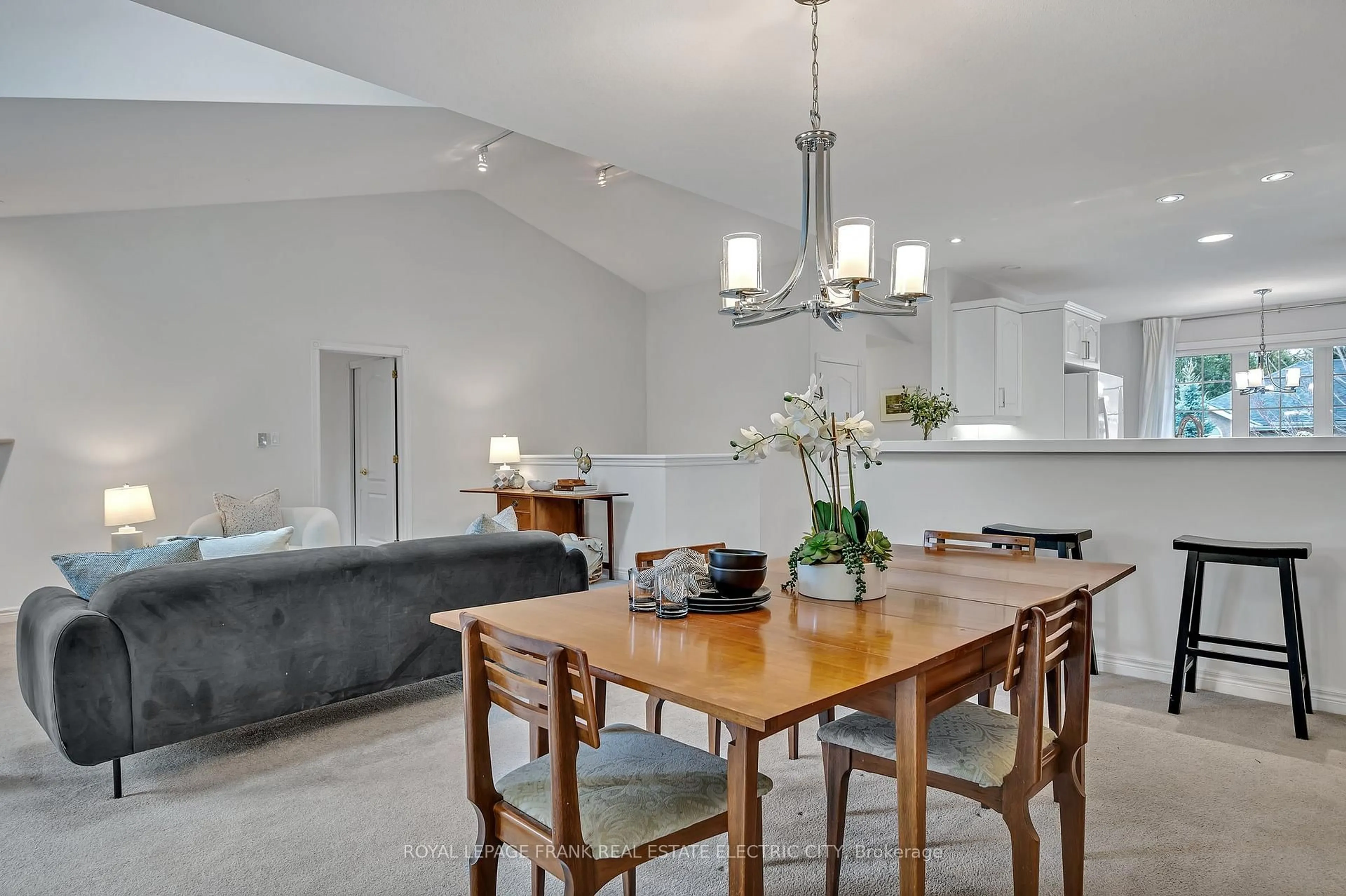 Dining room, unknown for 1742 Ravenwood Dr #104, Peterborough West Ontario K9J 6N4