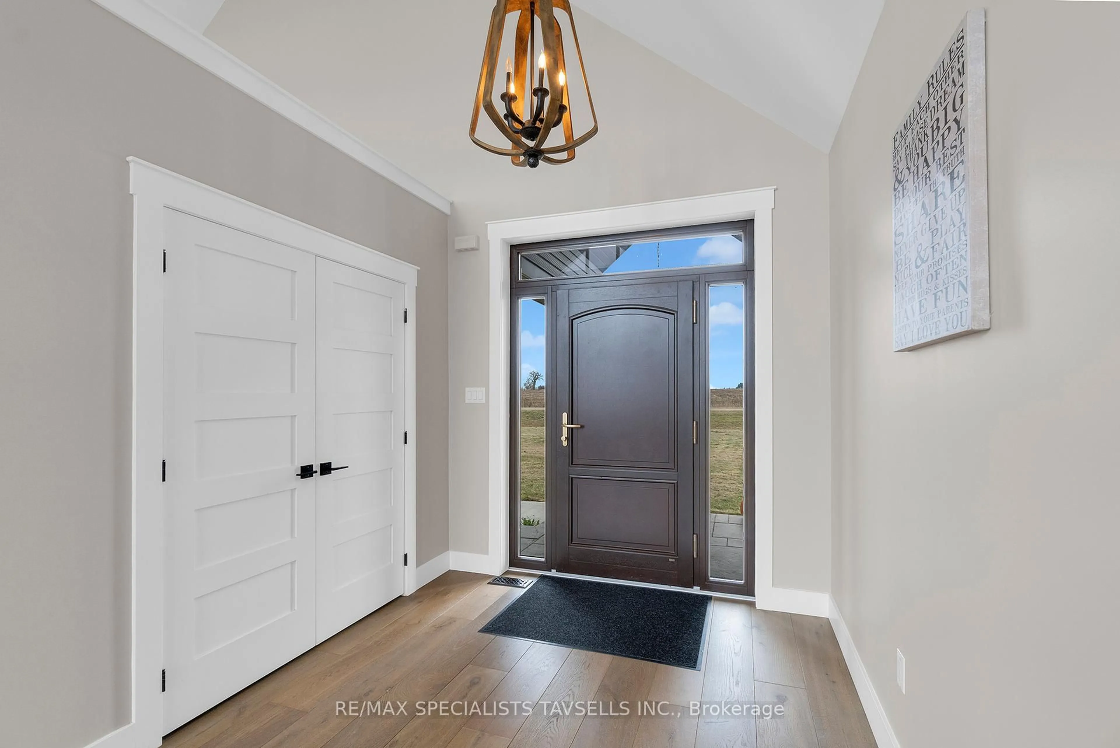 Indoor entryway for 374170 6th Line, Amaranth Ontario L9W 0M6