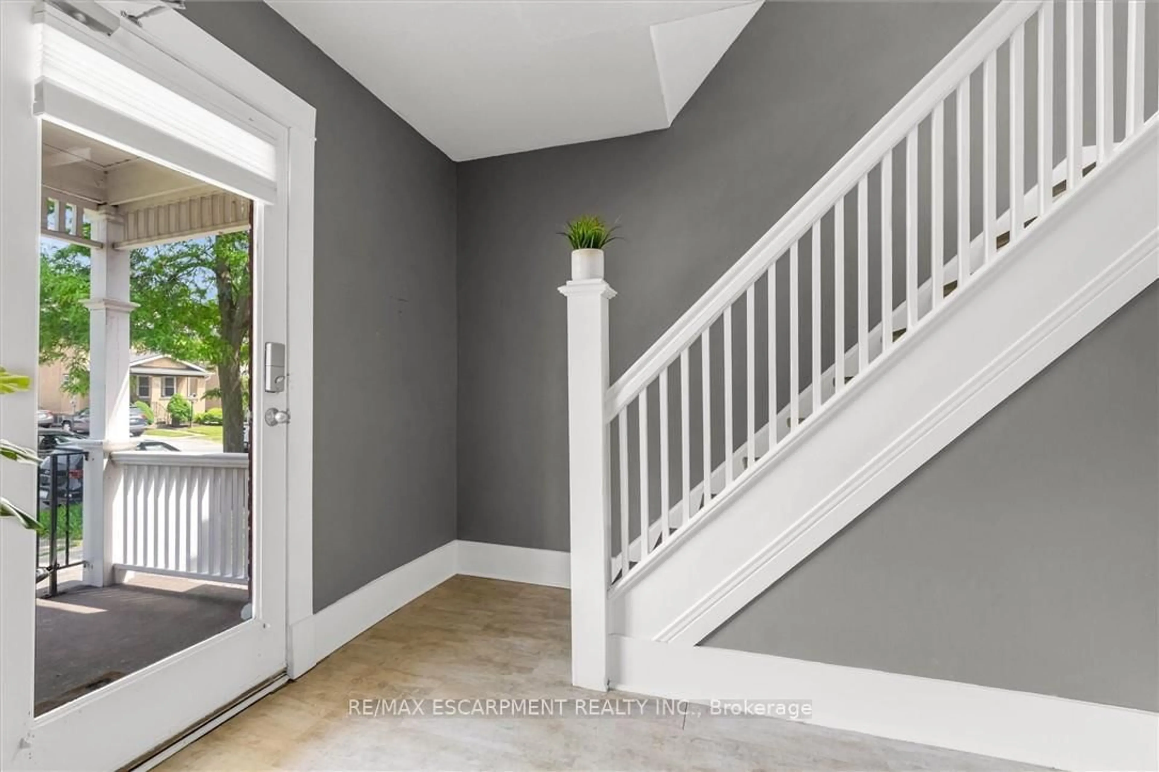 Indoor entryway for 251 1/2 Lake St, St. Catharines Ontario L2R 5Z5