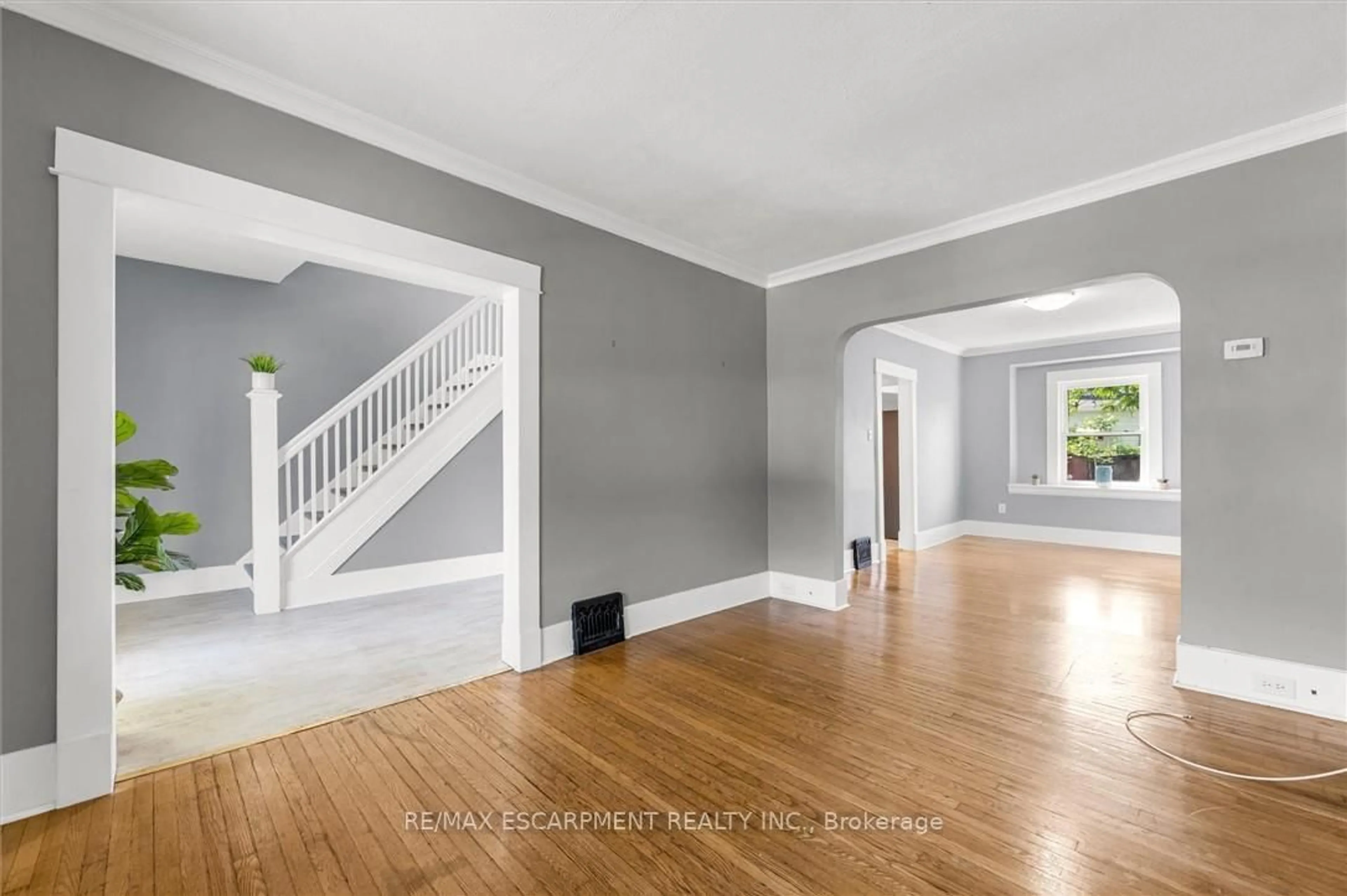 Indoor entryway for 251 1/2 Lake St, St. Catharines Ontario L2R 5Z5