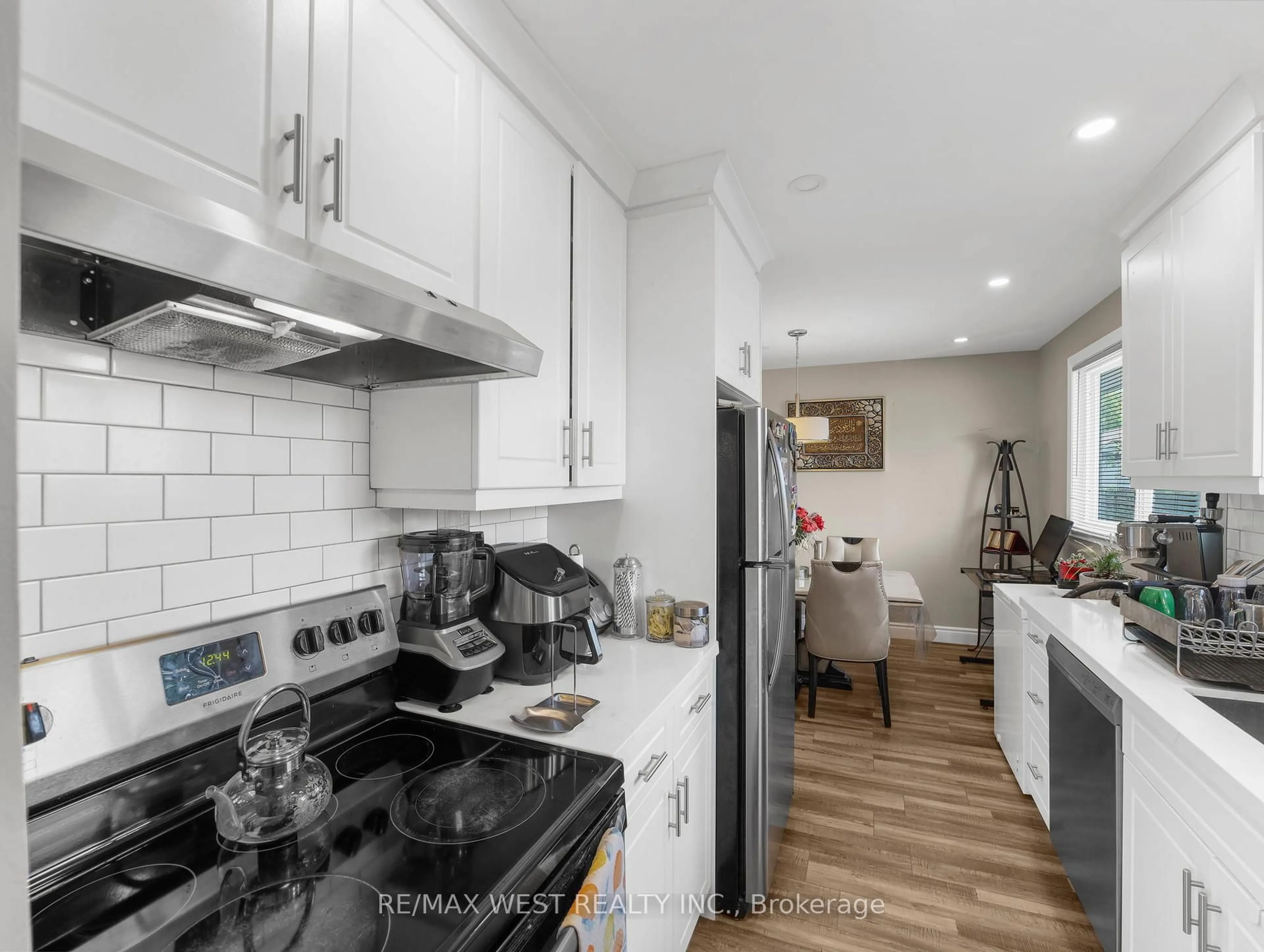Open concept kitchen, ceramic/tile floor for 55 Silver Aspen Cres, Kitchener Ontario N2N 1H5