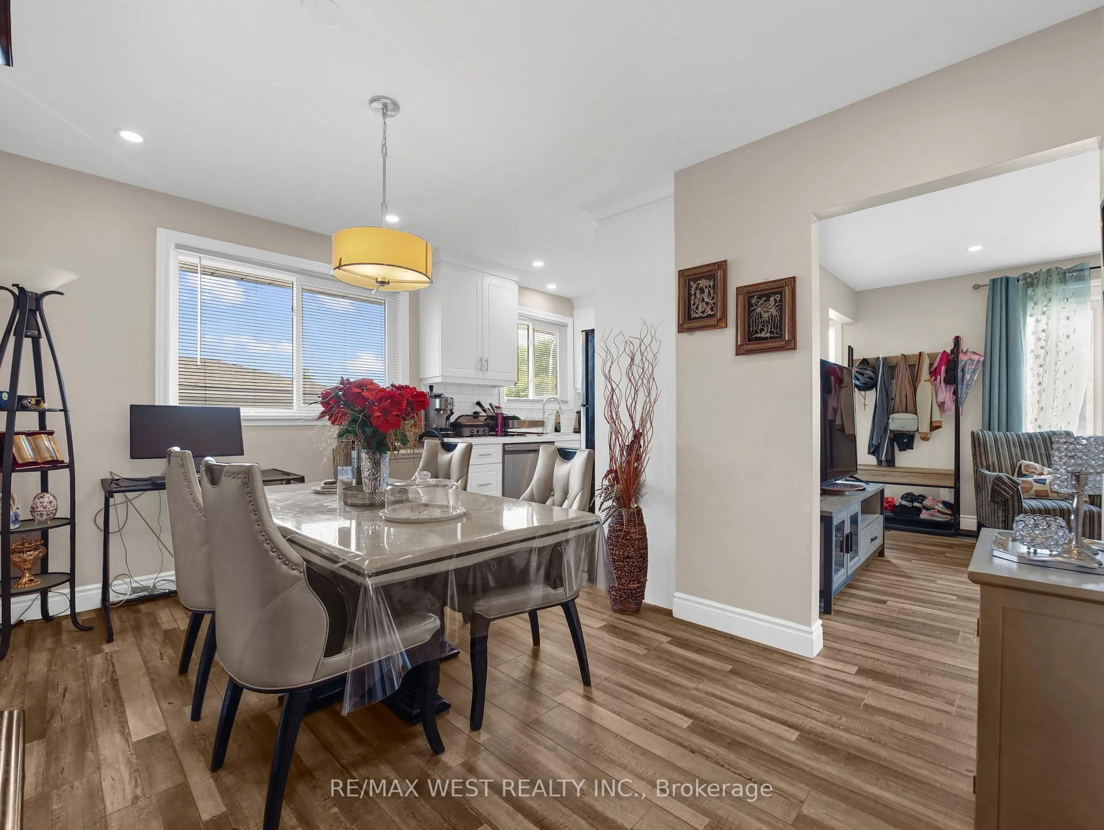Dining room, wood/laminate floor for 55 Silver Aspen Cres, Kitchener Ontario N2N 1H5