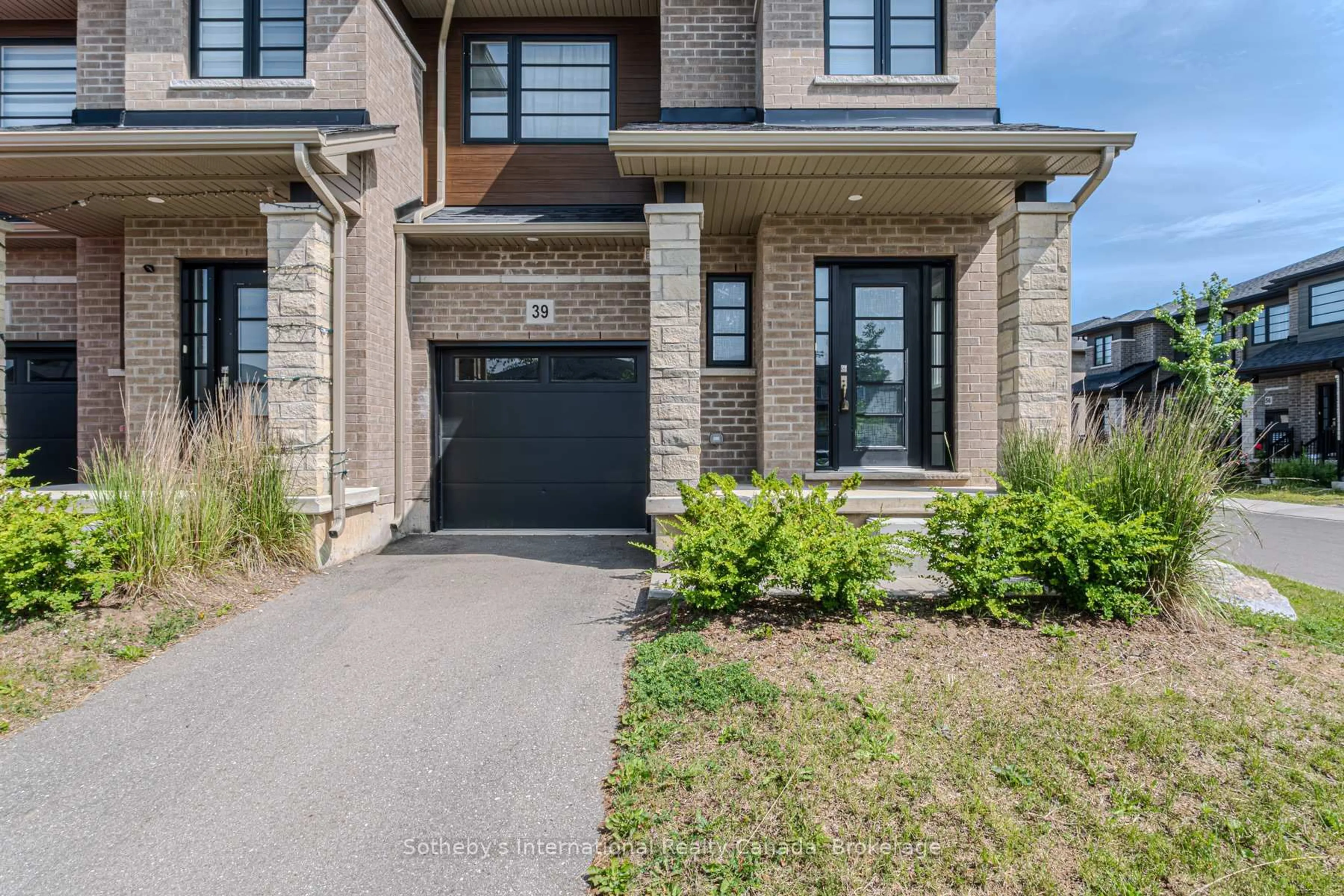 Home with brick exterior material, street for 520 Grey St #39, Brantford Ontario N3S 1K0