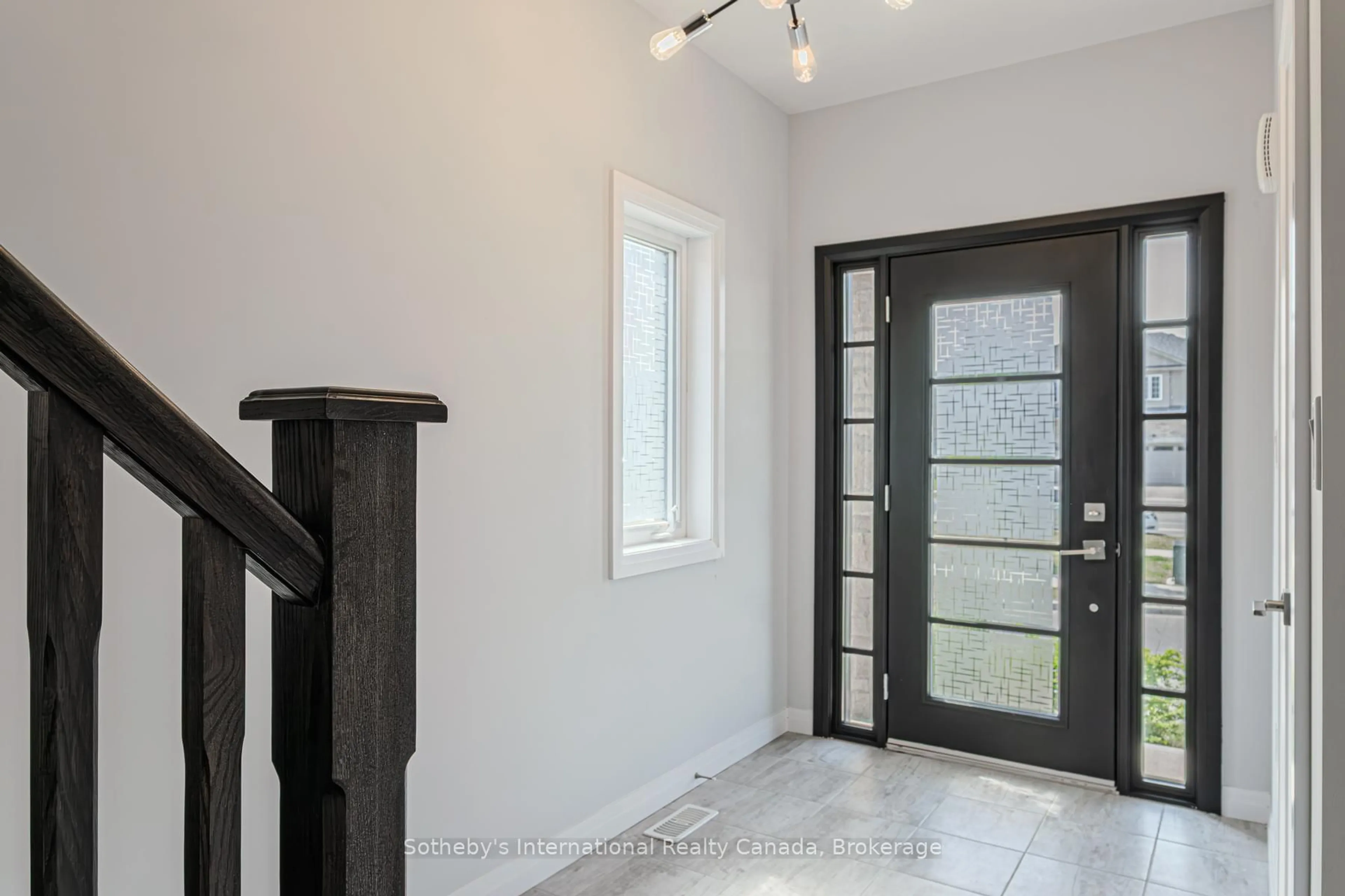 Indoor entryway for 520 Grey St #39, Brantford Ontario N3S 1K0