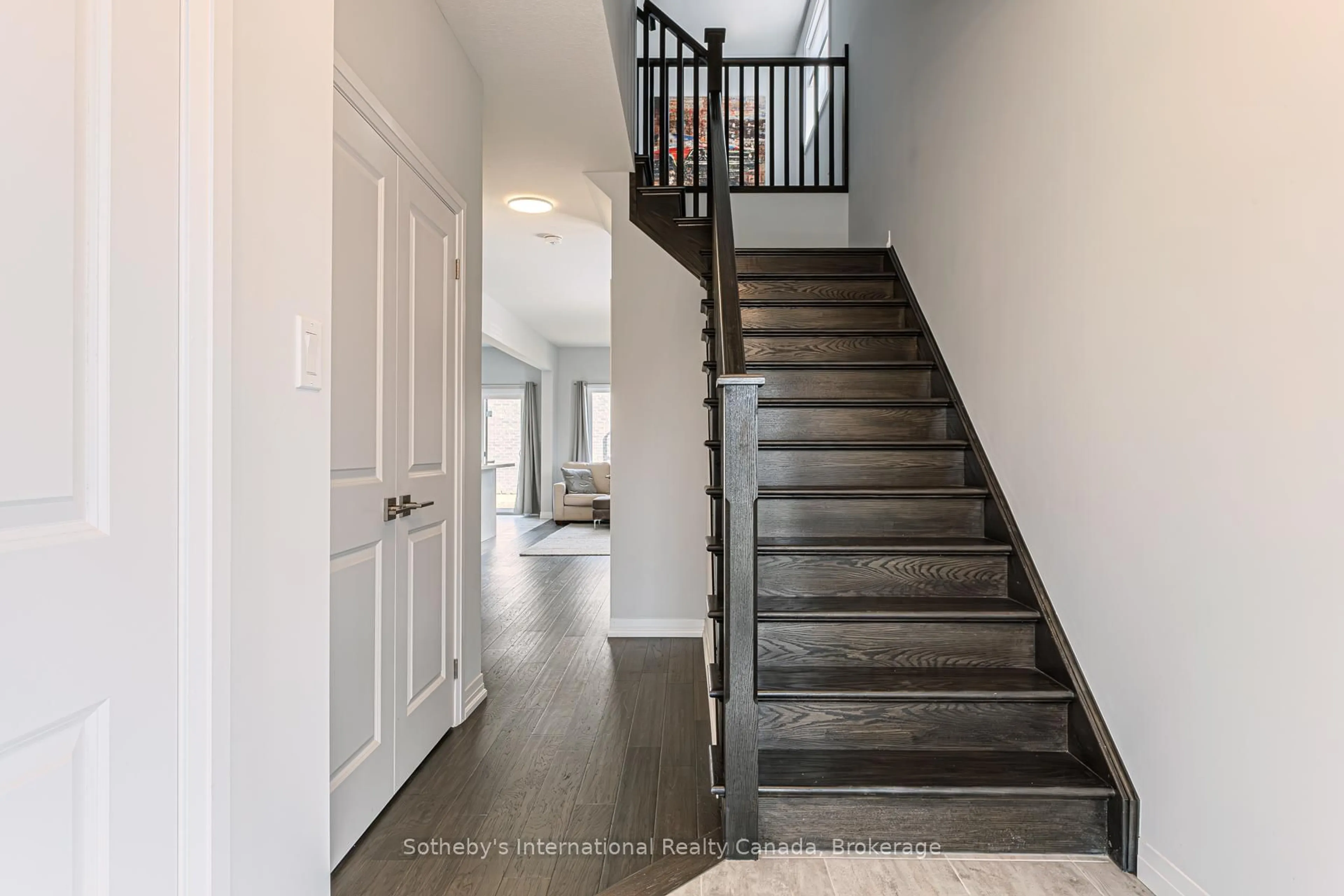 Indoor entryway for 520 Grey St #39, Brantford Ontario N3S 1K0