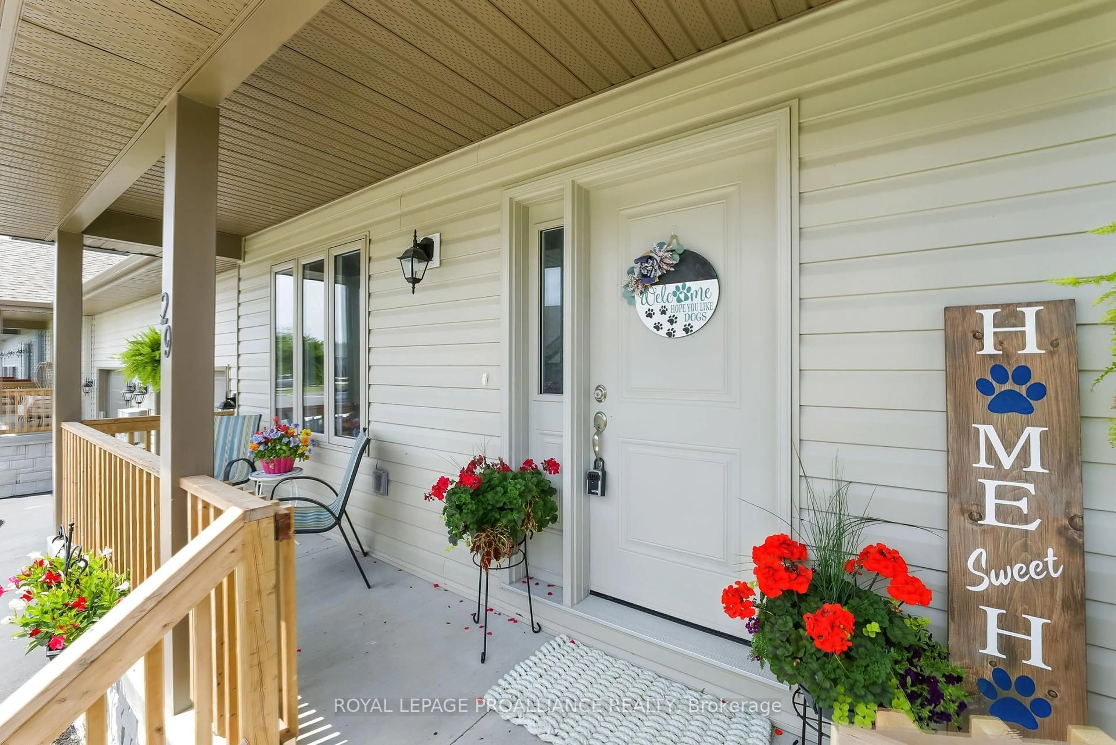 Indoor entryway for 29 Rabbit Rd, Brighton Ontario K0K 1H0