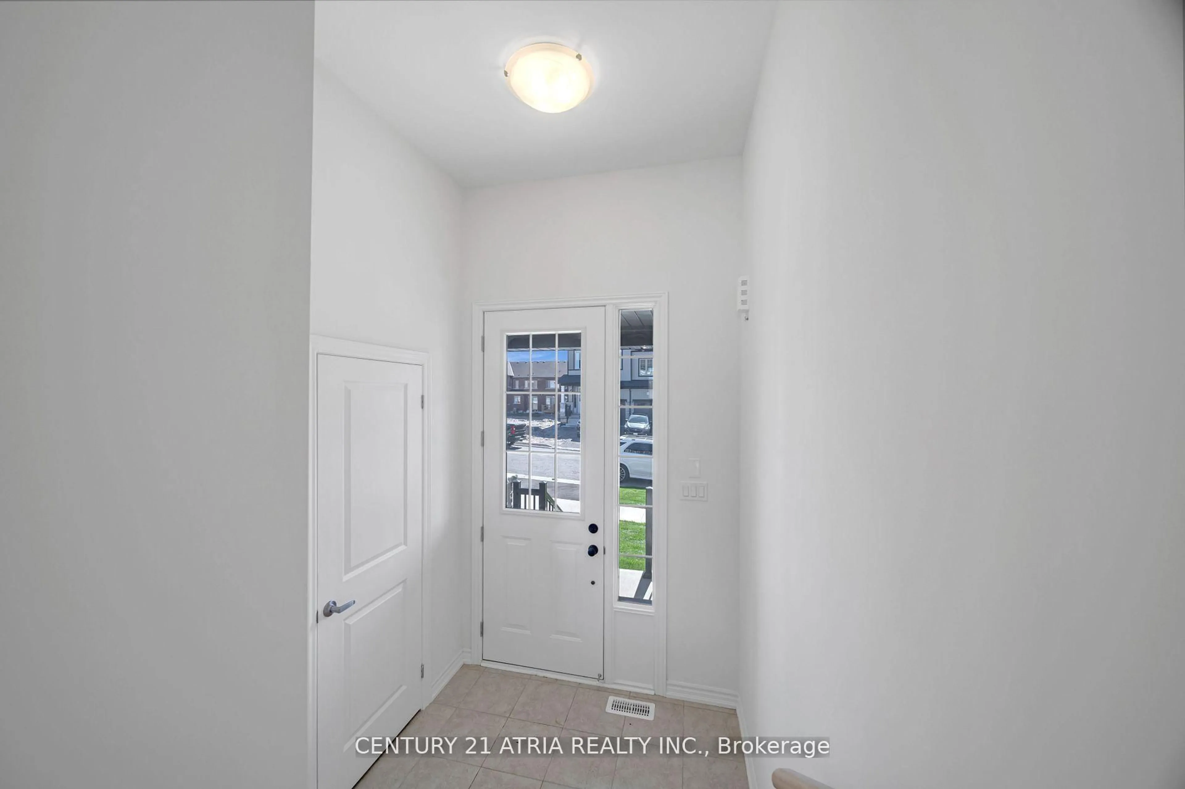 Indoor entryway for 745 Carpenter Tr, Peterborough North Ontario K9K 0J3