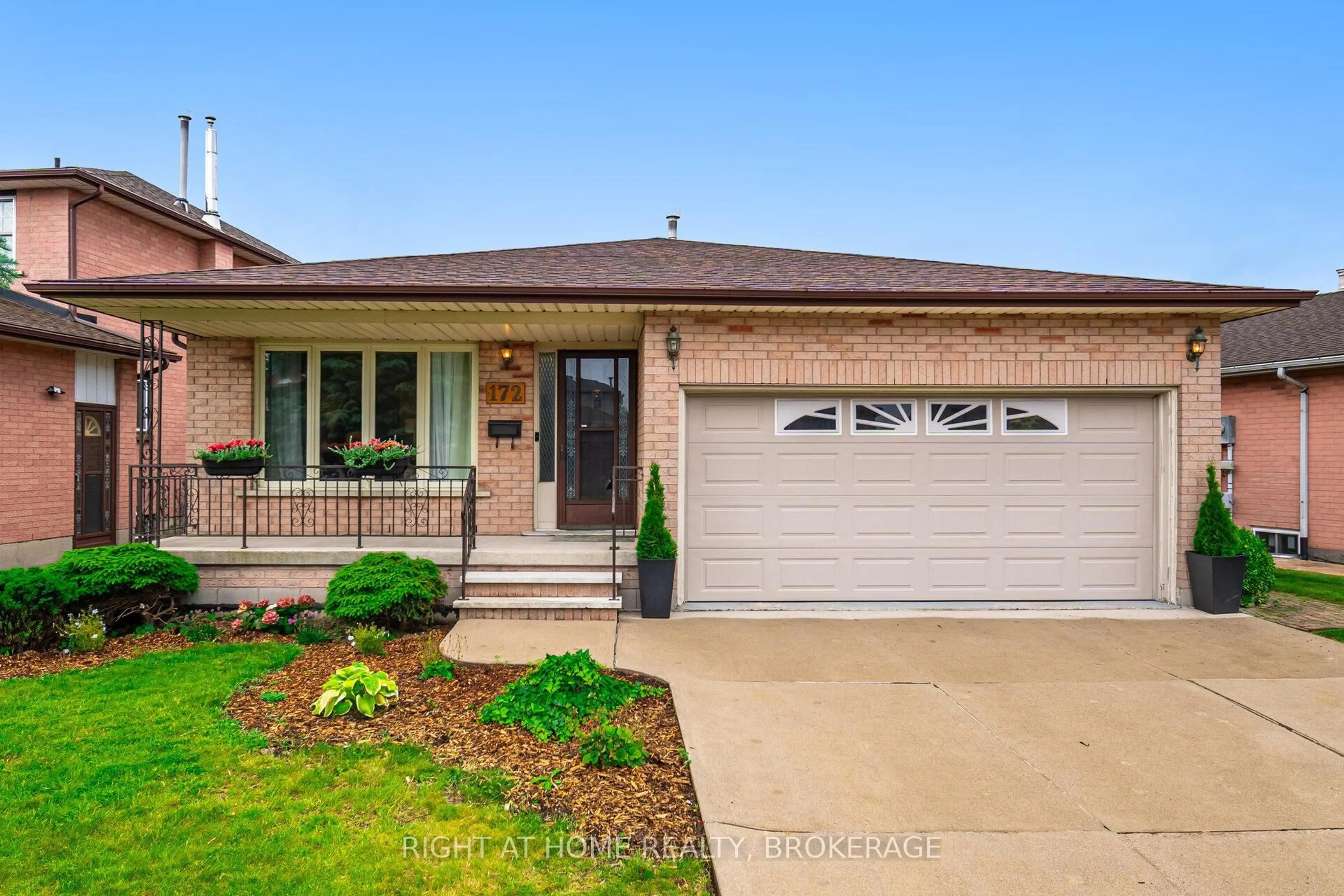 Home with brick exterior material, street for 172 Merrilee Cres, Hamilton Ontario L9A 5G3