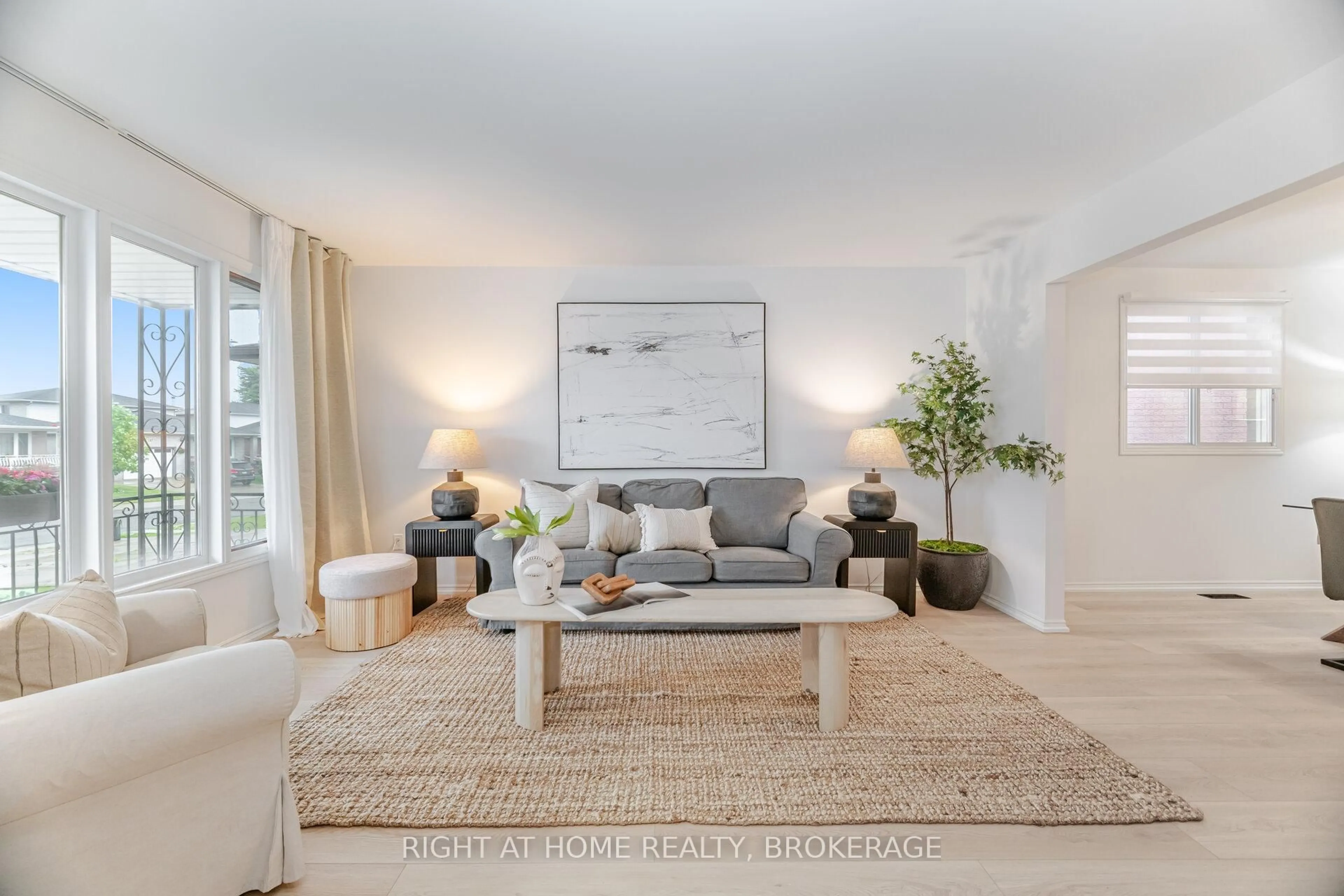 Living room with furniture, unknown for 172 Merrilee Cres, Hamilton Ontario L9A 5G3