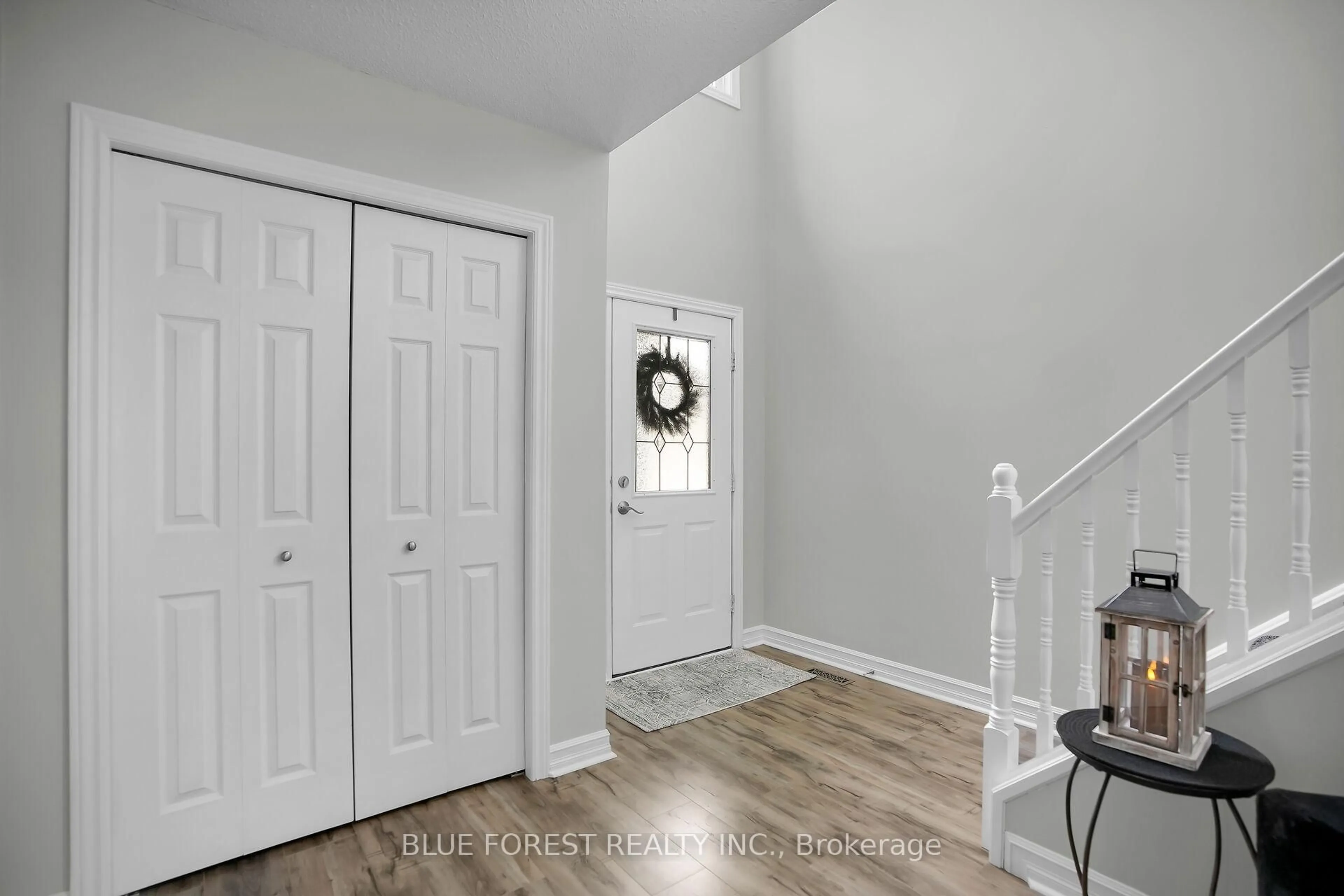 Indoor entryway for 2949 Meadowgate Blvd, London South Ontario N6M 1L3
