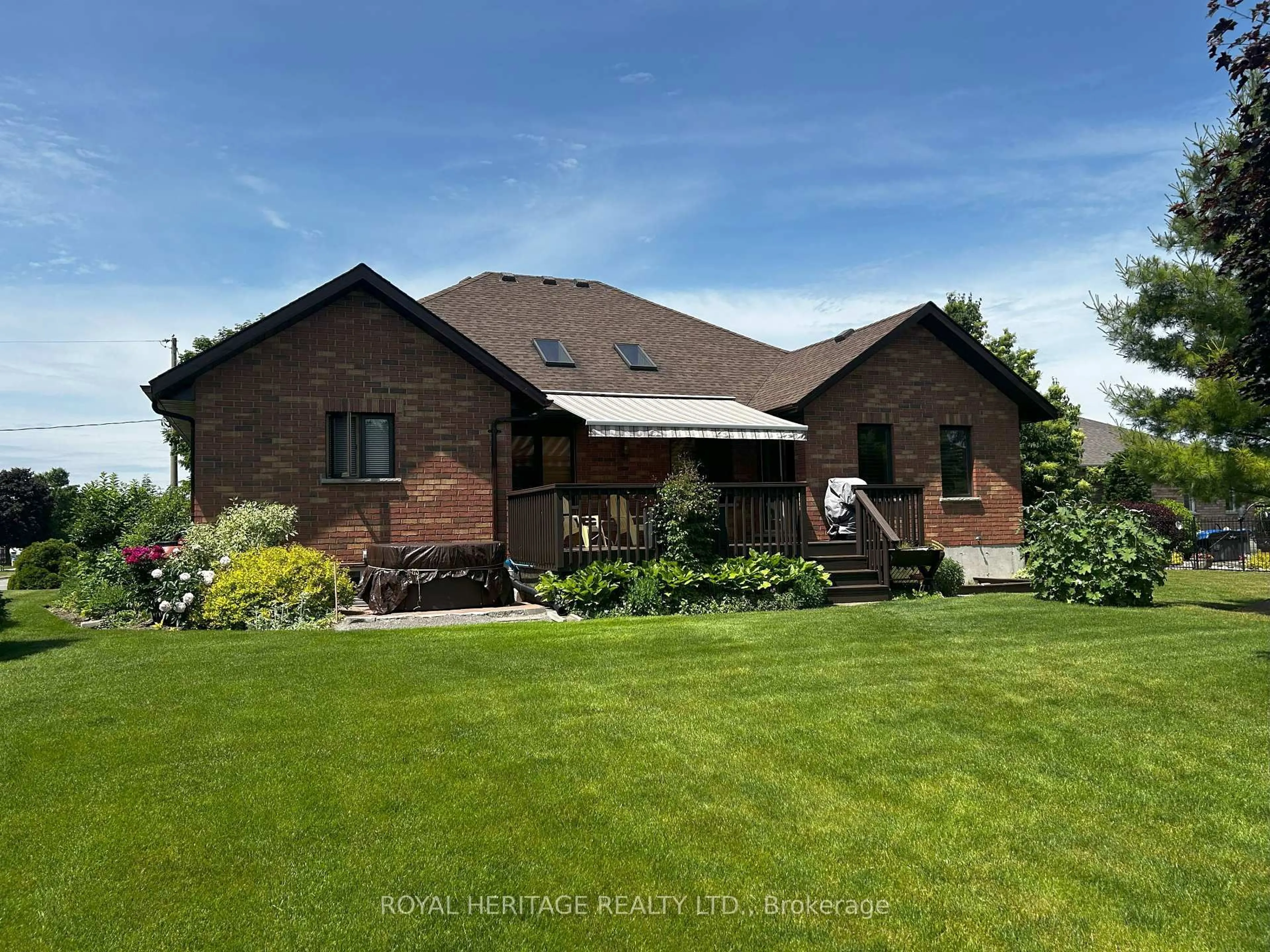 A pic from outside/outdoor area/front of a property/back of a property/a pic from drone, unknown for 366 William St, Kawartha Lakes Ontario K9V 5V4