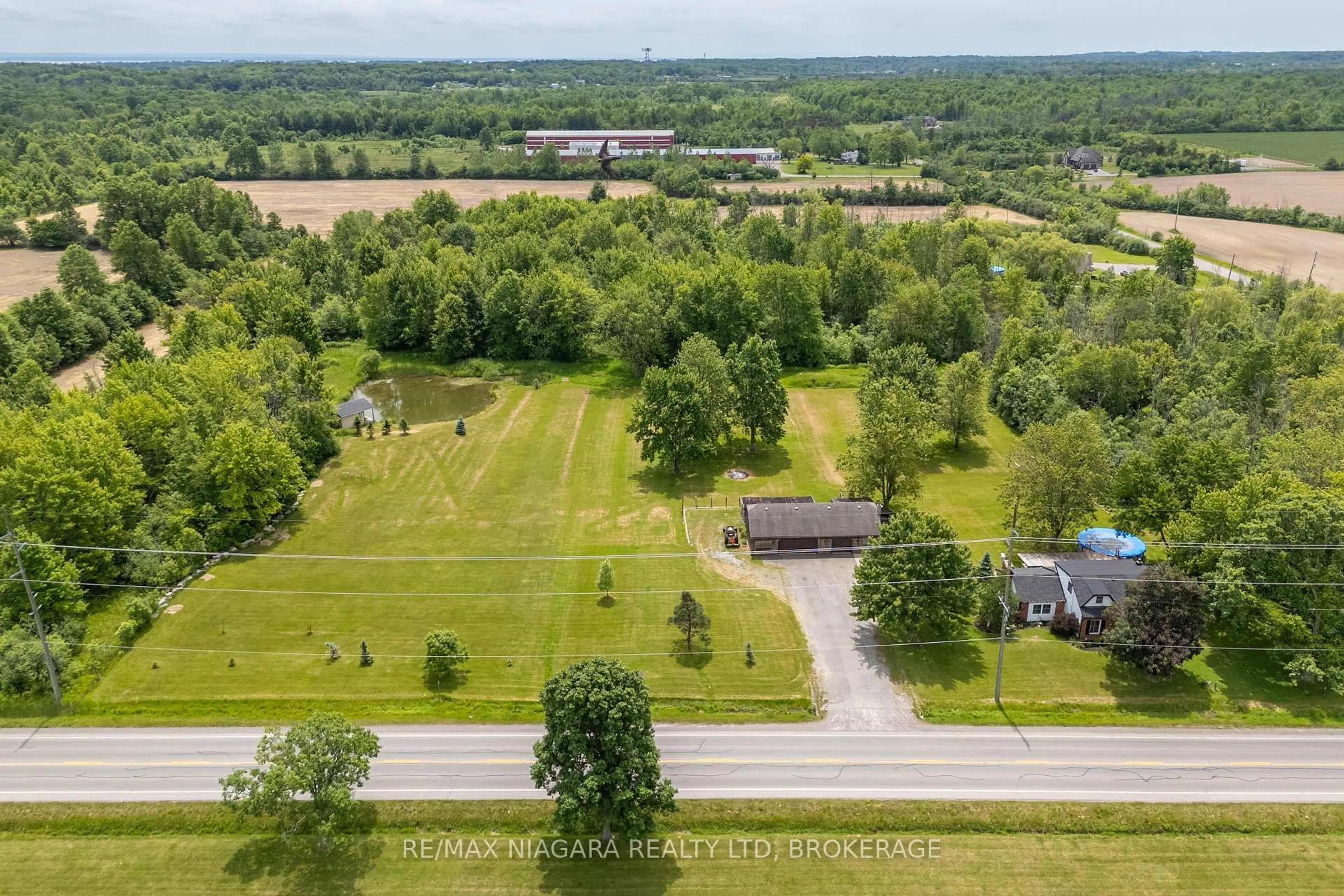 A pic from outside/outdoor area/front of a property/back of a property/a pic from drone, water/lake/river/ocean view for 3321 Bowen Rd, Fort Erie Ontario L0S 1S0