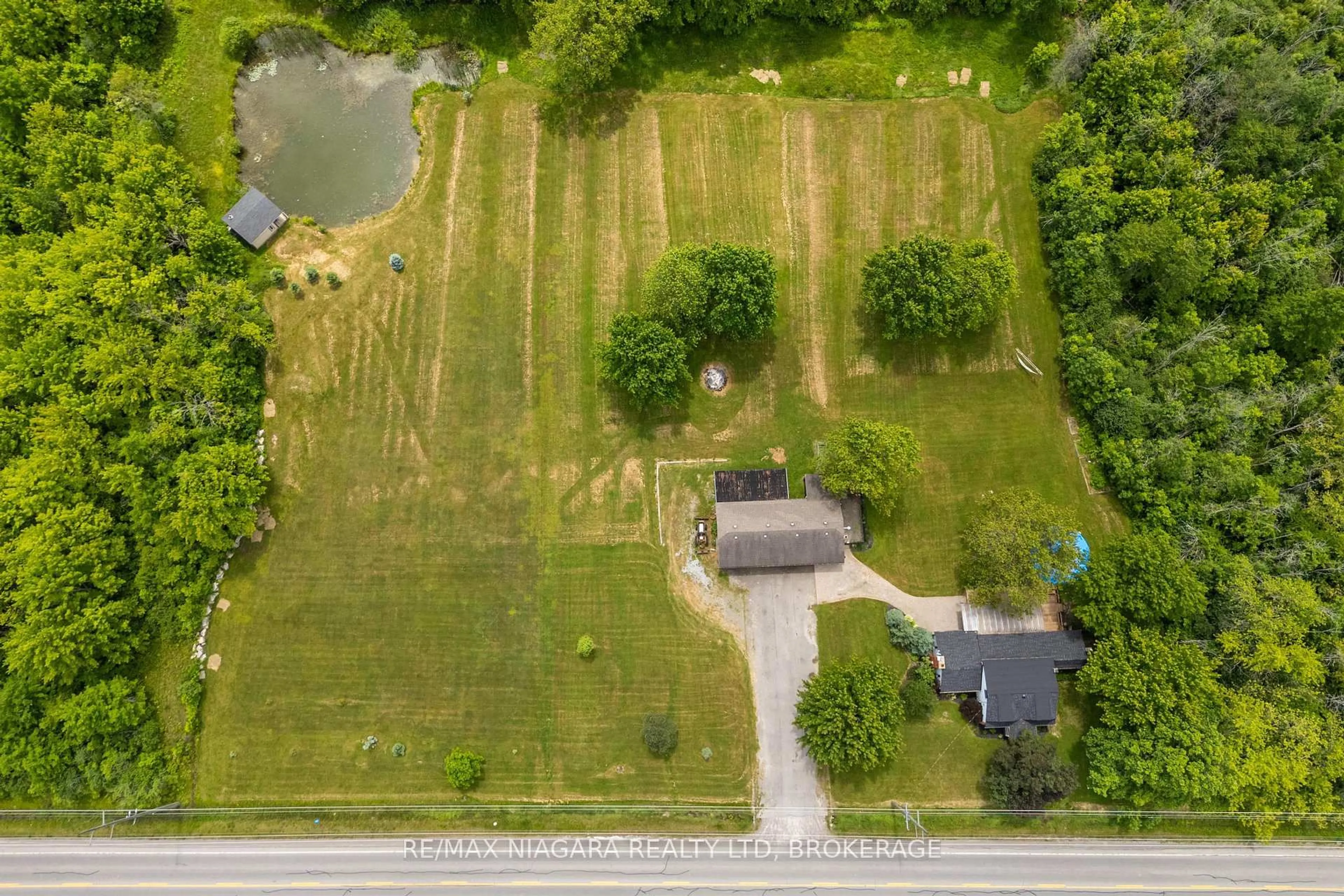 A pic from outside/outdoor area/front of a property/back of a property/a pic from drone, water/lake/river/ocean view for 3321 Bowen Rd, Fort Erie Ontario L0S 1S0