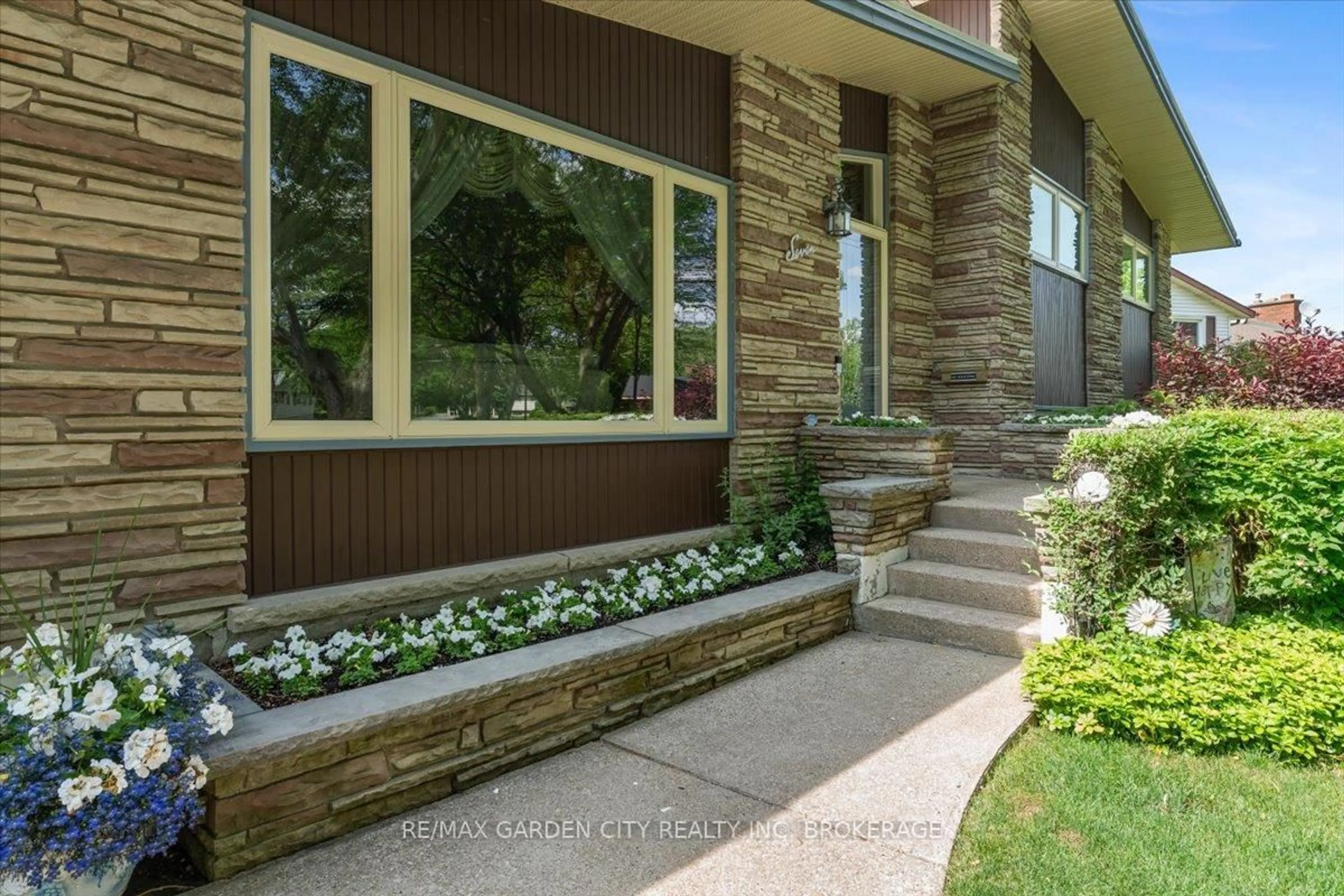 Unknown for 7 Glenayr Pl, St. Catharines Ontario L2T 2A2