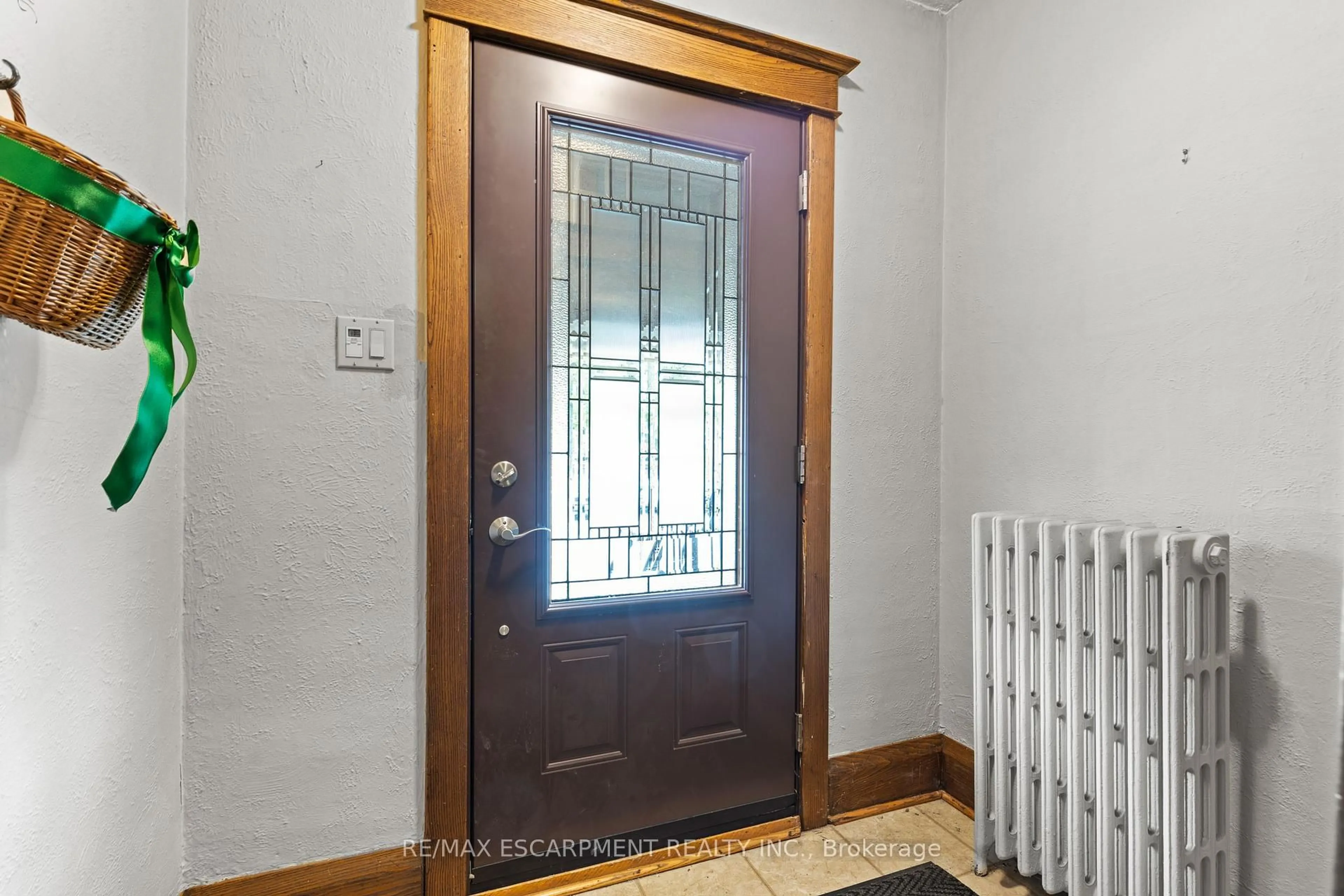 Indoor entryway for 155 Balmoral Ave, Hamilton Ontario L8M 3K2