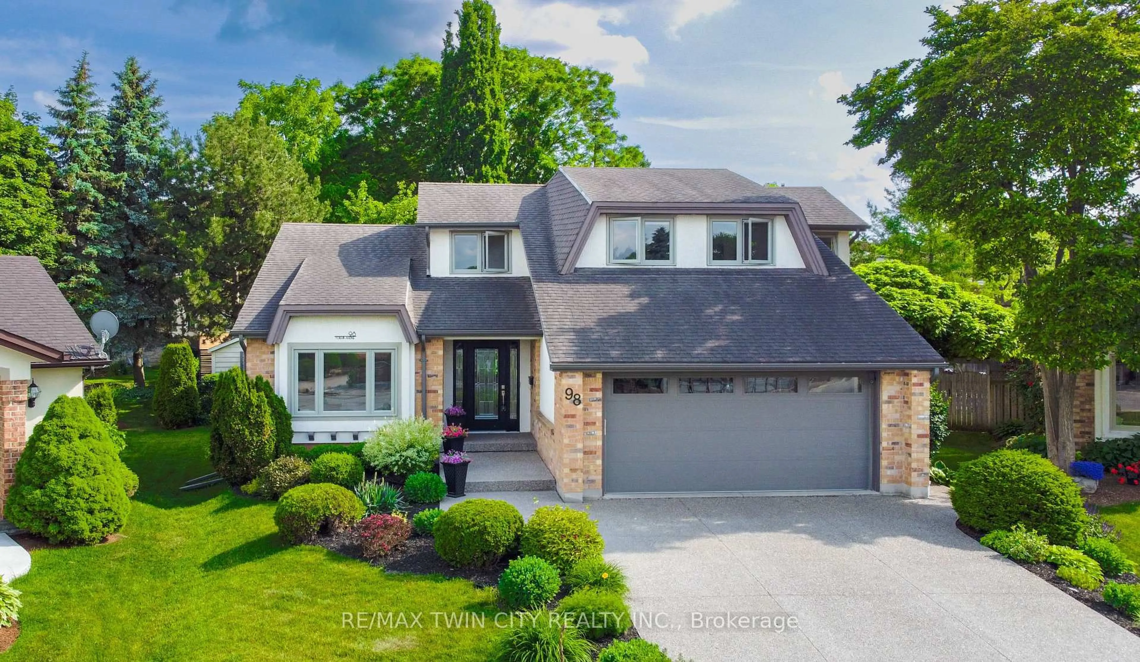 Home with brick exterior material, street for 98 Forfar Ave, Kitchener Ontario N2B 2Z8