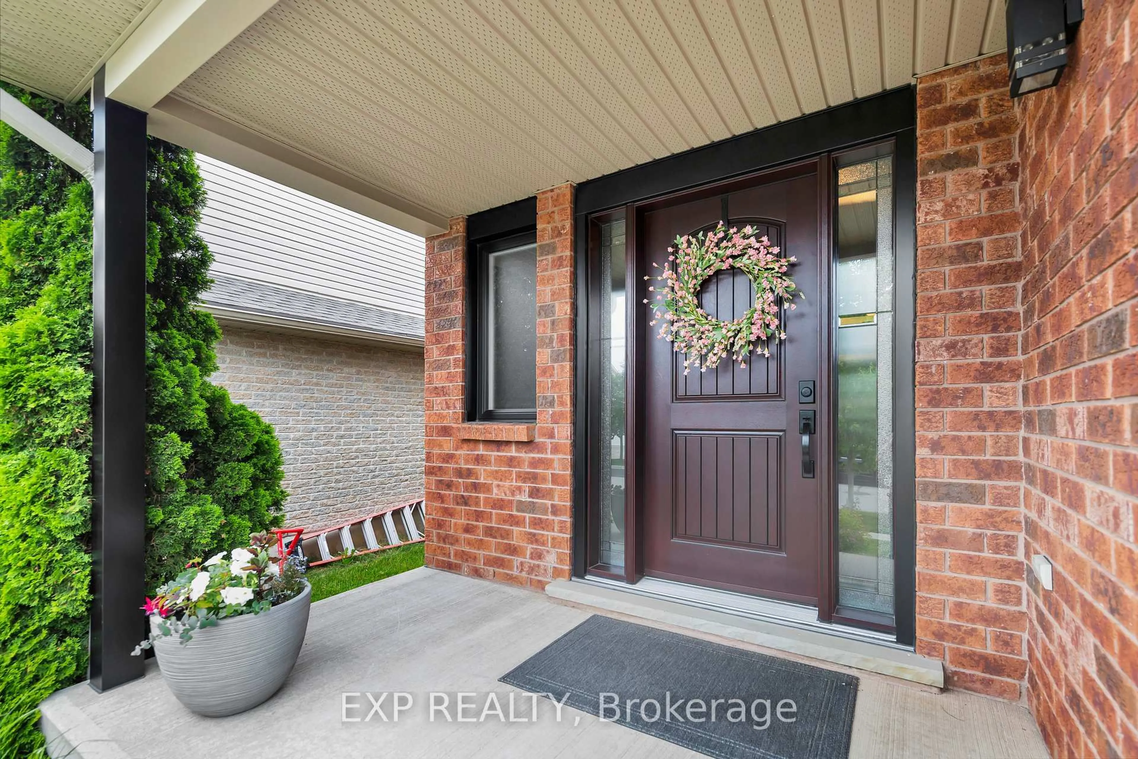 Indoor entryway for 31 Brenneman Dr, Wilmot Ontario N3A 4M9
