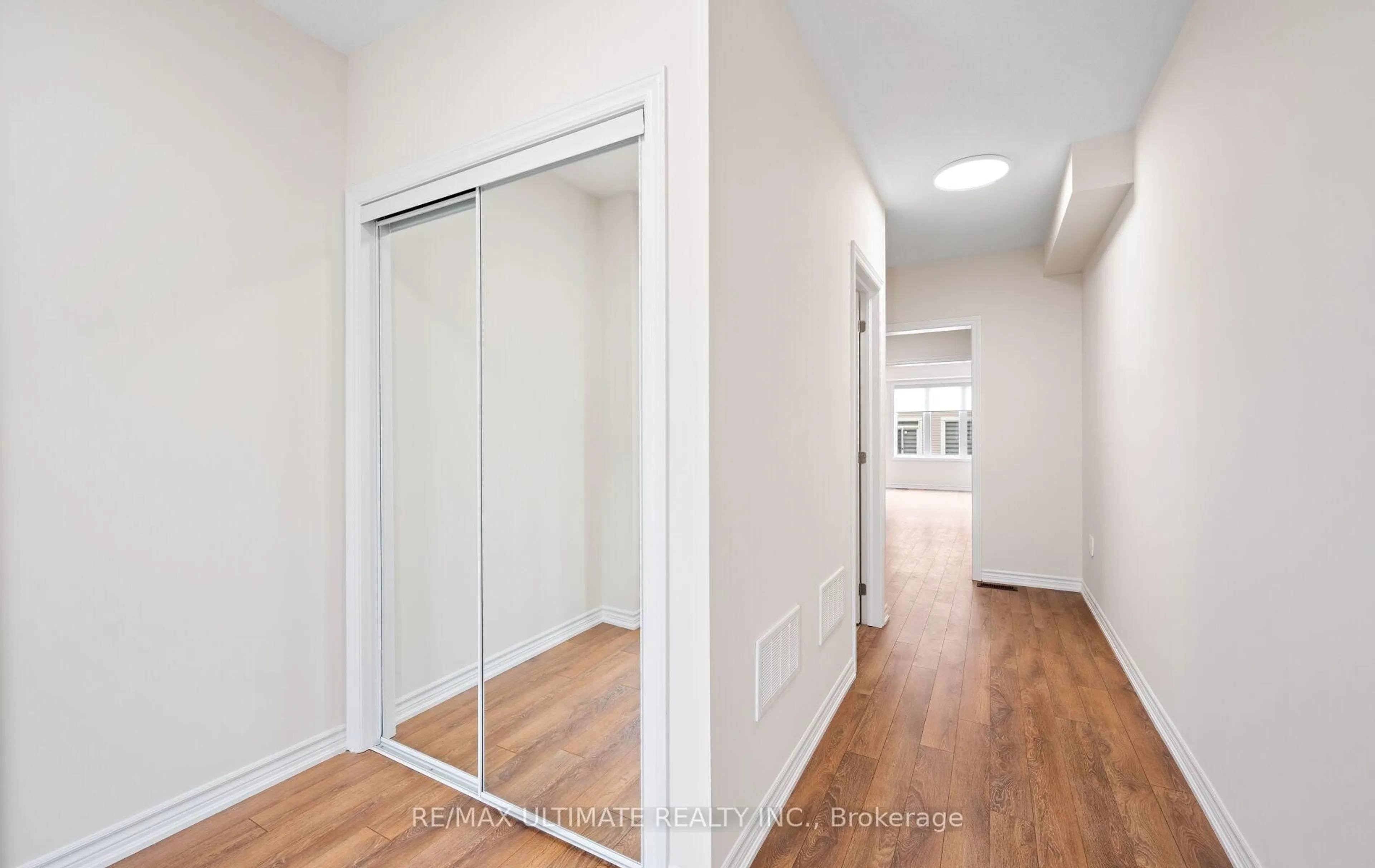 Indoor entryway for 117 Molozzi St, Erin Ontario N0B 1T0