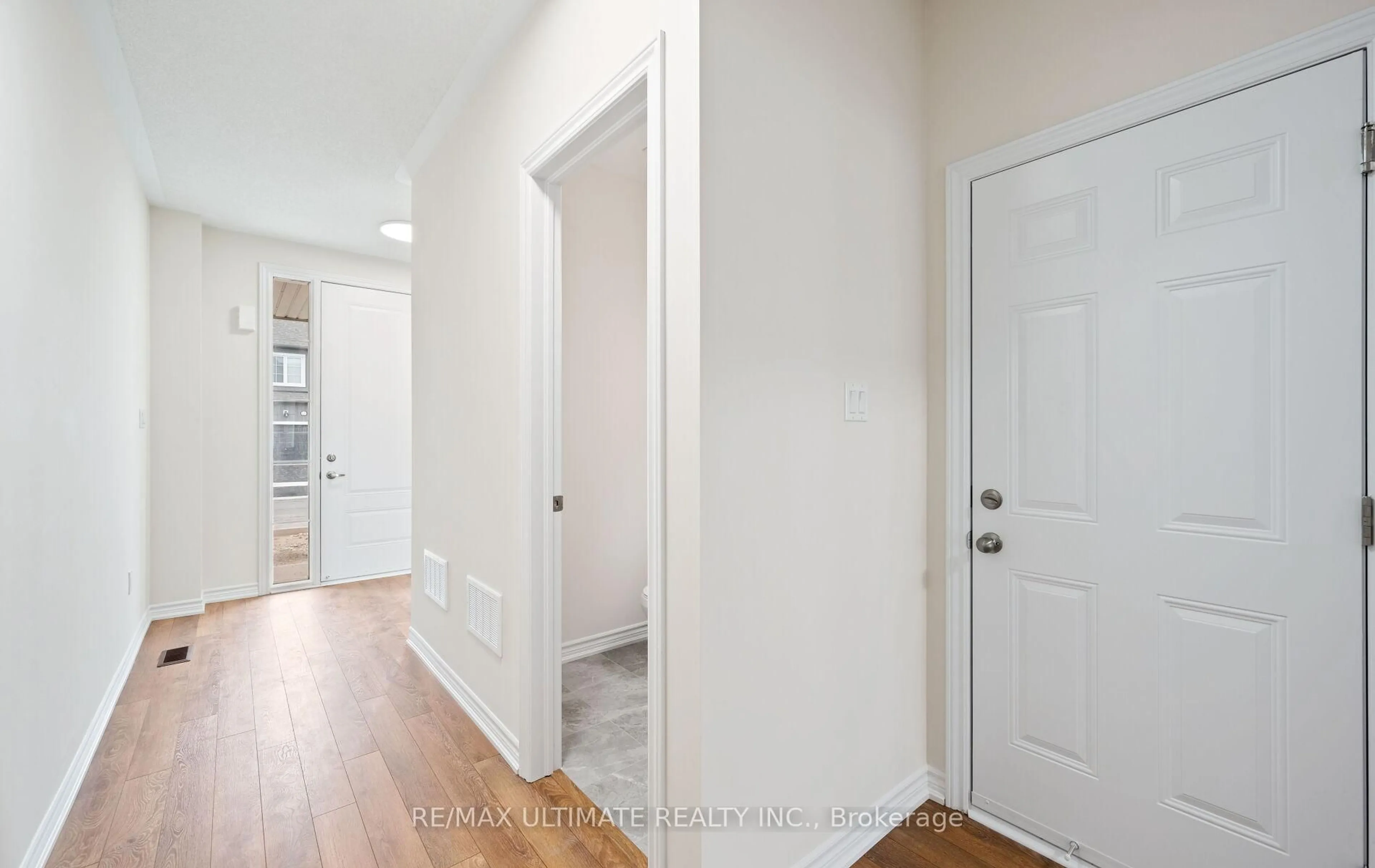 Indoor entryway for 117 Molozzi St, Erin Ontario N0B 1T0