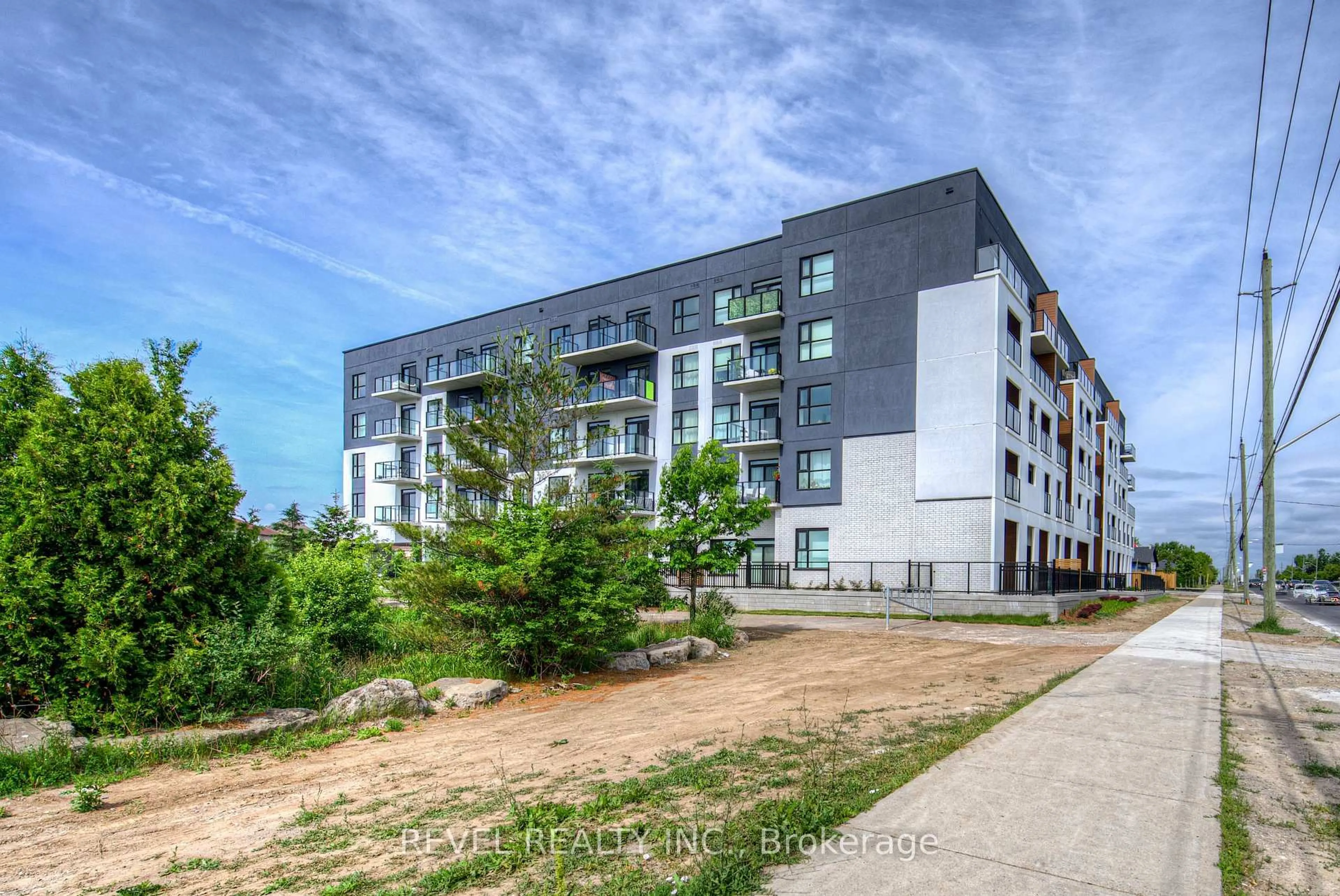 A pic from outside/outdoor area/front of a property/back of a property/a pic from drone, unknown for 1936 Rymal Rd #204, Hamilton Ontario L0R 1P0