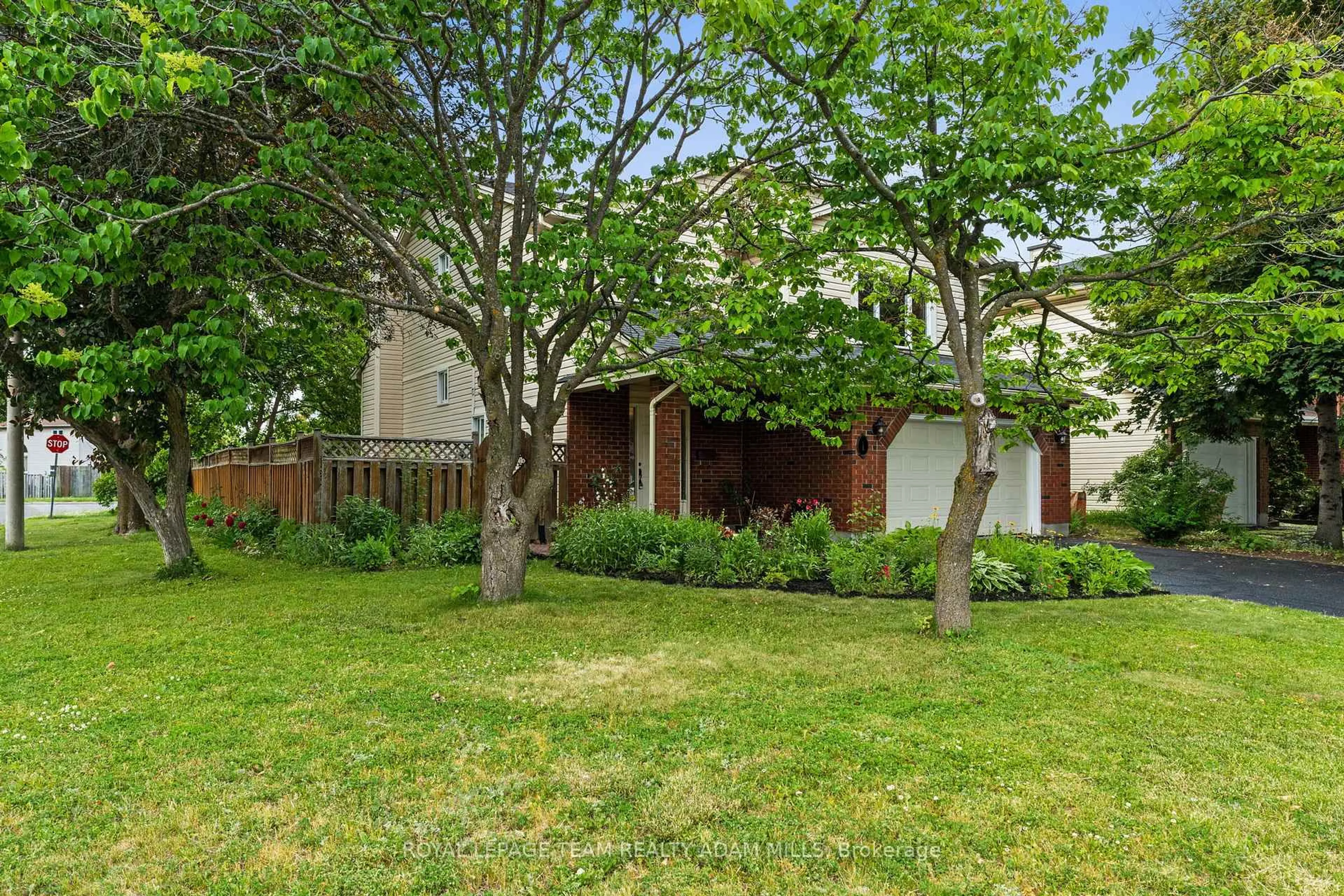 Unknown for 1 Briermoor Cres, Ottawa Ontario K1T 3G4