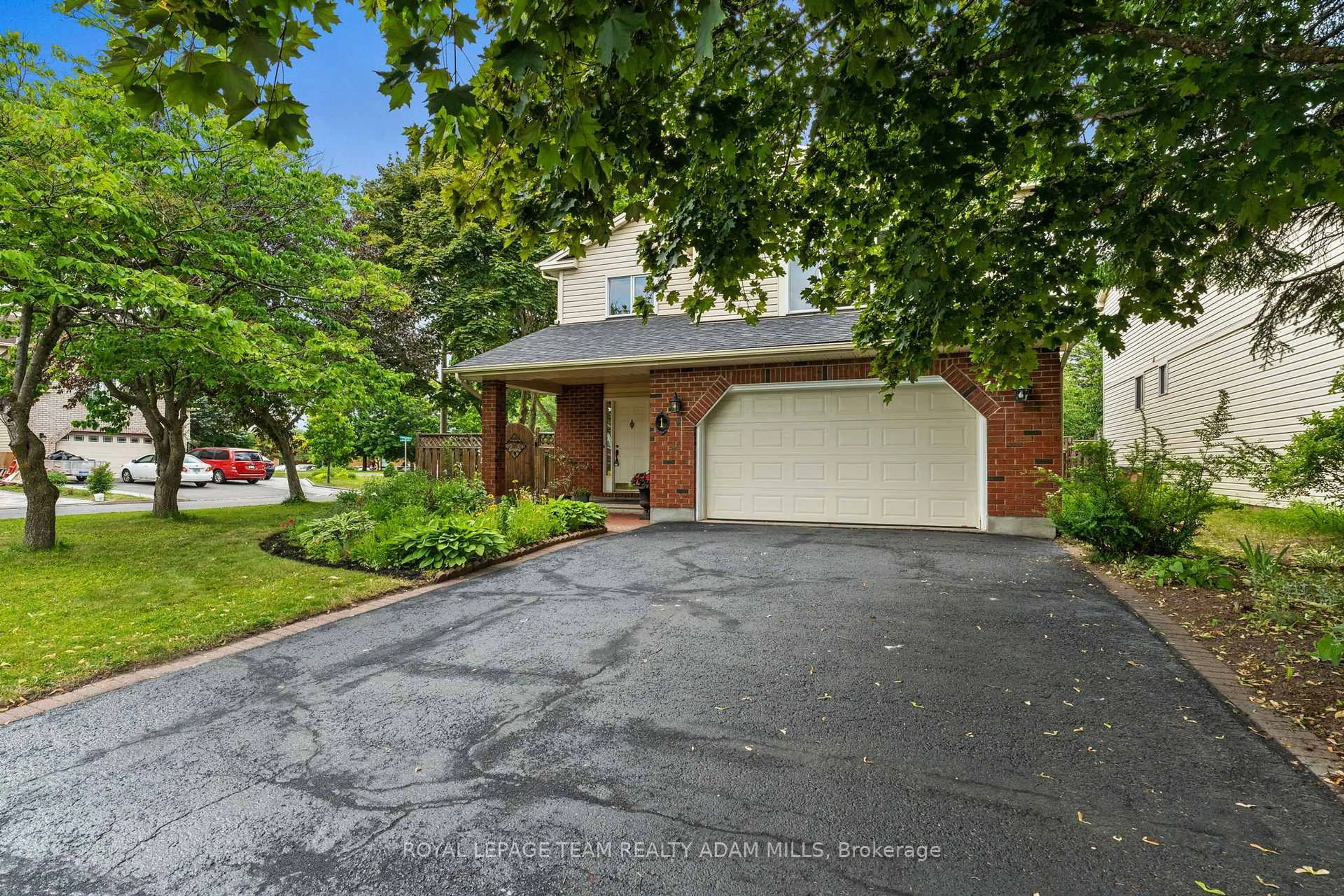 Unknown for 1 Briermoor Cres, Ottawa Ontario K1T 3G4