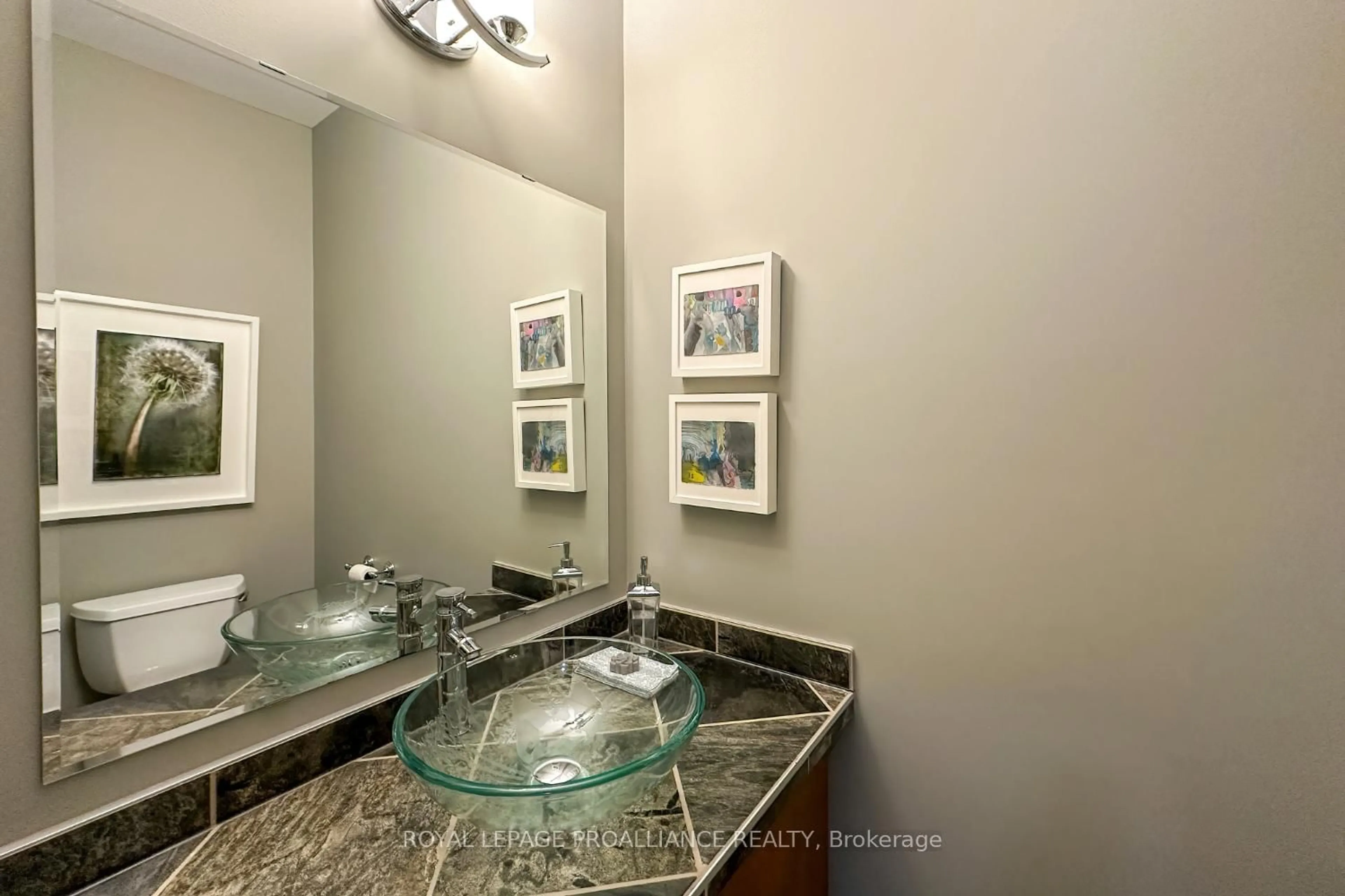 Standard bathroom, ceramic/tile floor for 1020 Parkhill Rd #6, Peterborough West Ontario K9K 0E1