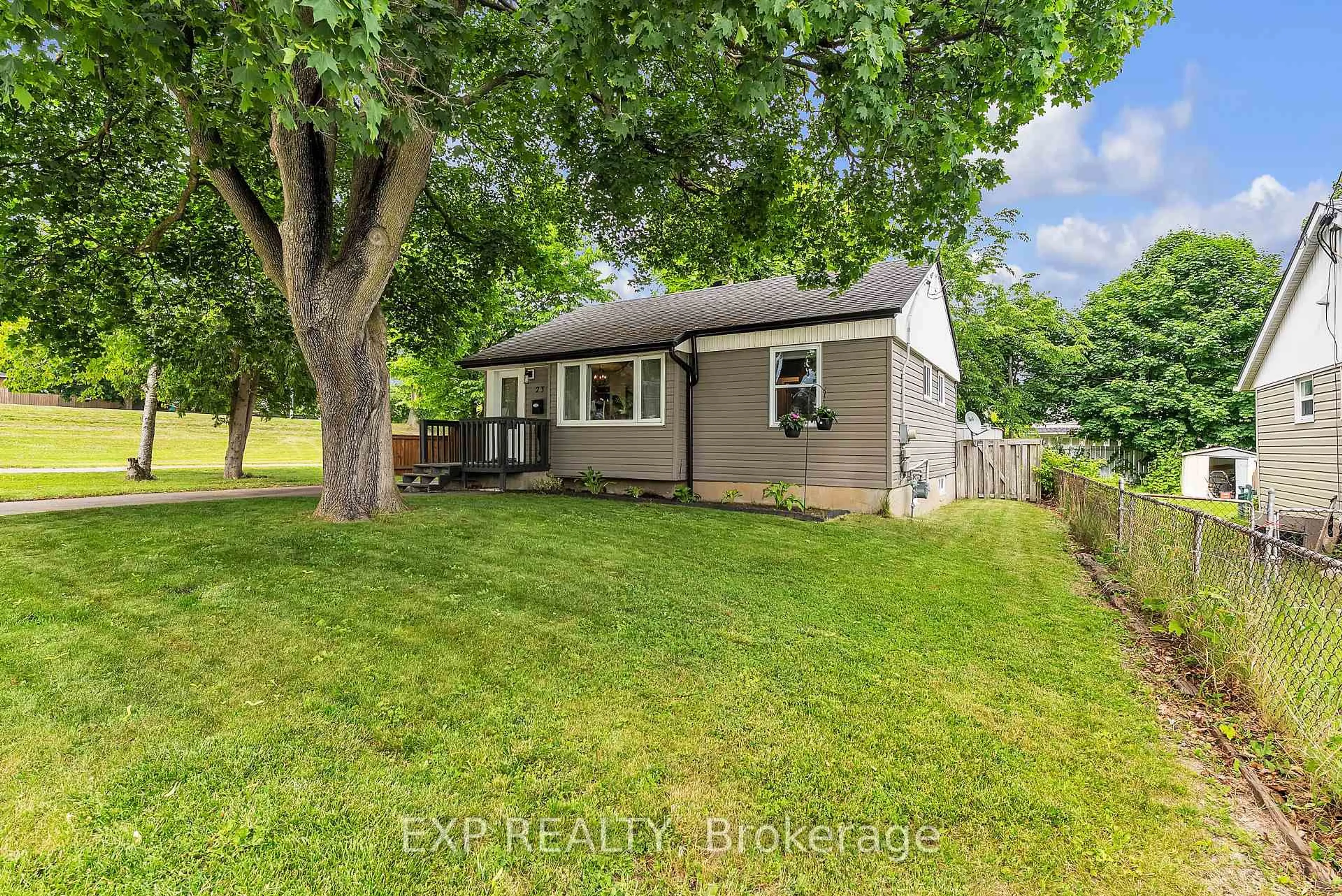 A pic from outside/outdoor area/front of a property/back of a property/a pic from drone, street for 23 Fourth St, Belleville Ontario K8N 4R9