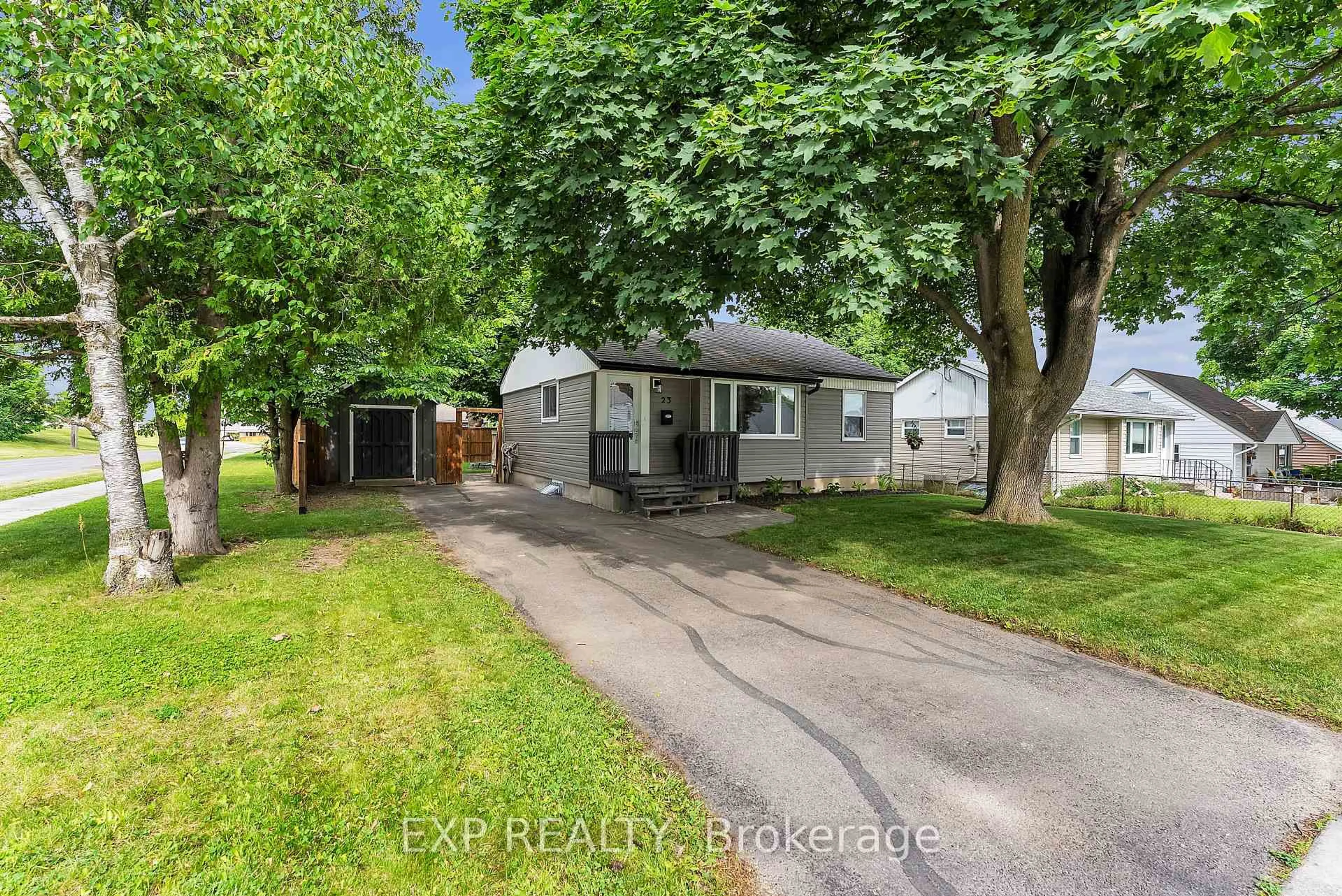 A pic from outside/outdoor area/front of a property/back of a property/a pic from drone, street for 23 Fourth St, Belleville Ontario K8N 4R9