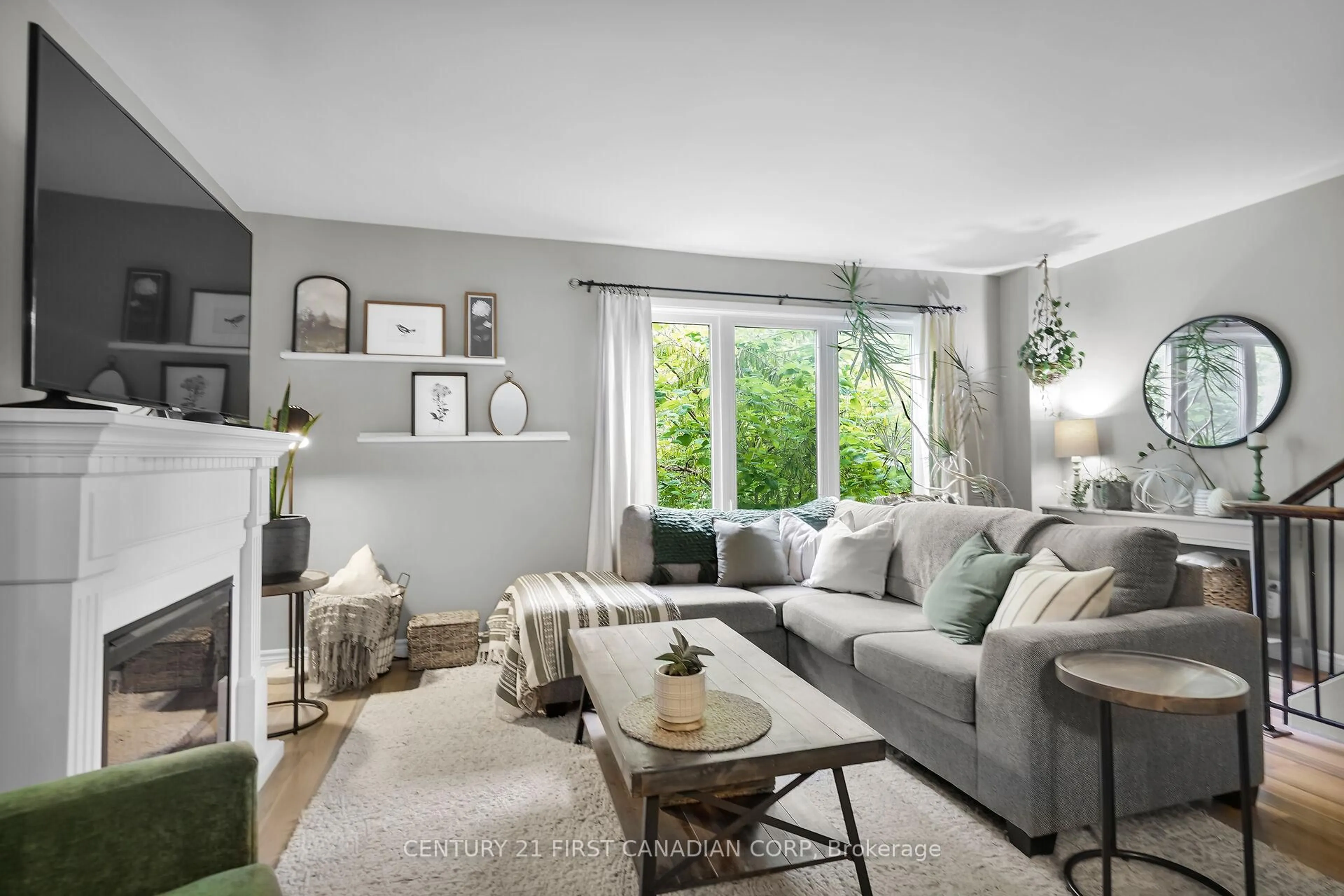 Living room with furniture, unknown for 589 Griffith St, London South Ontario N6K 2S5