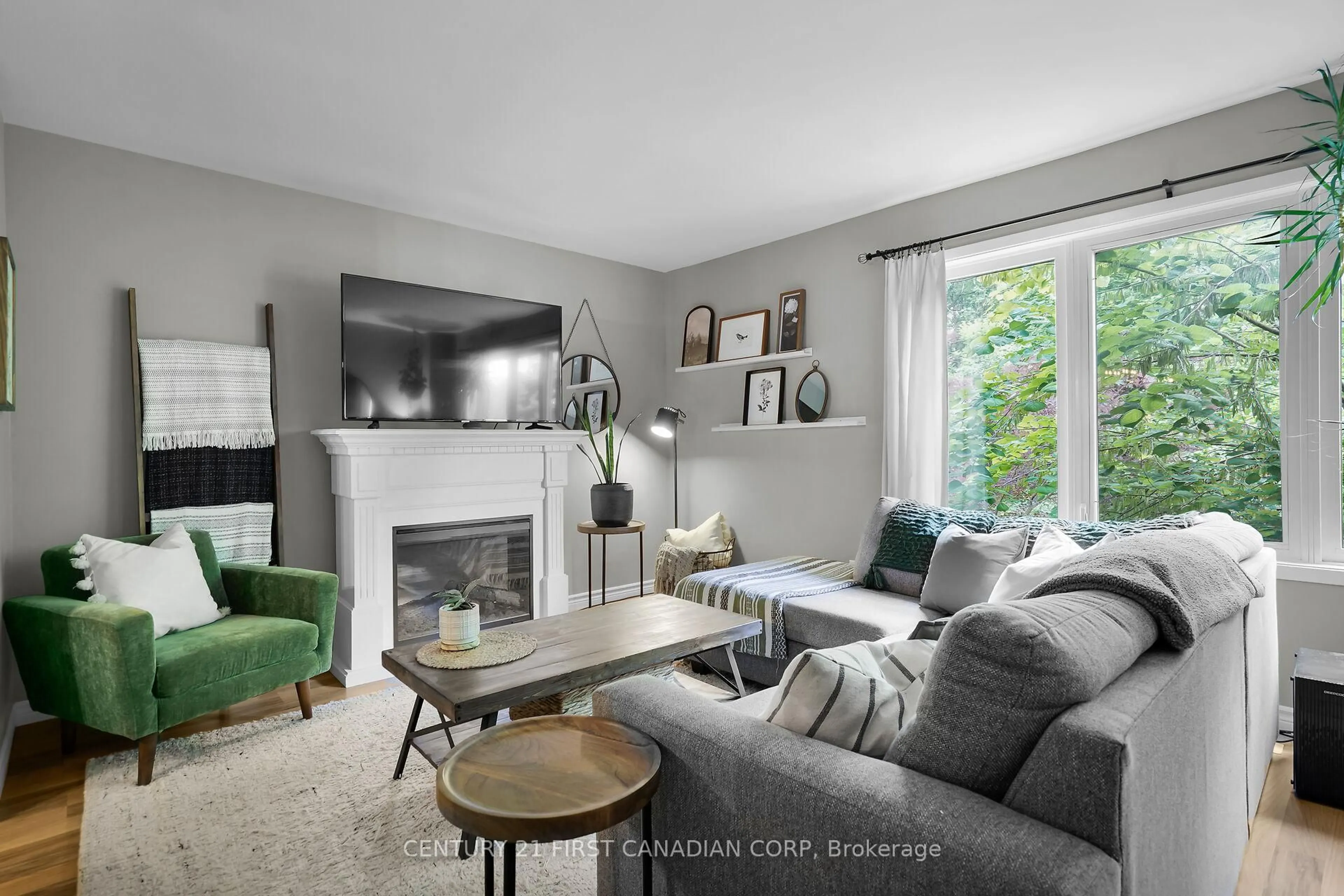 Living room with furniture, unknown for 589 Griffith St, London South Ontario N6K 2S5