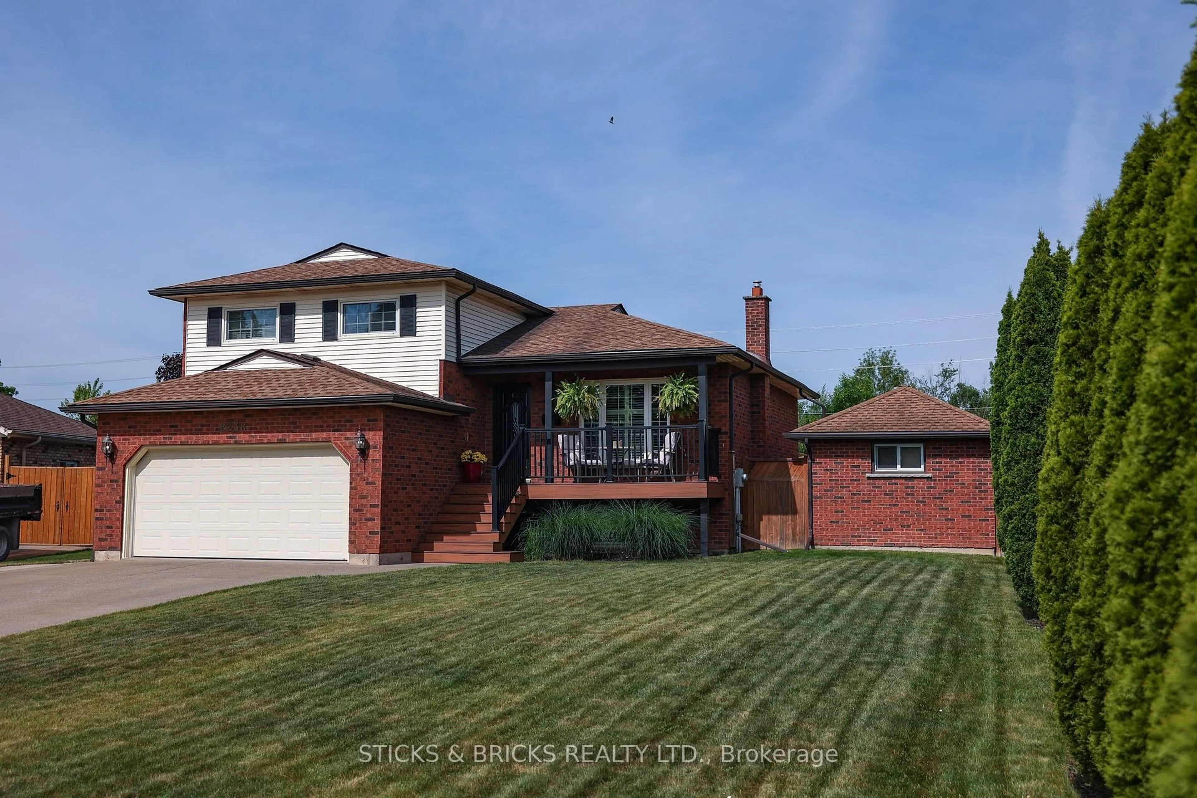 Home with brick exterior material, street for 8238 Lexington Crt, Niagara Falls Ontario L2H 1W4