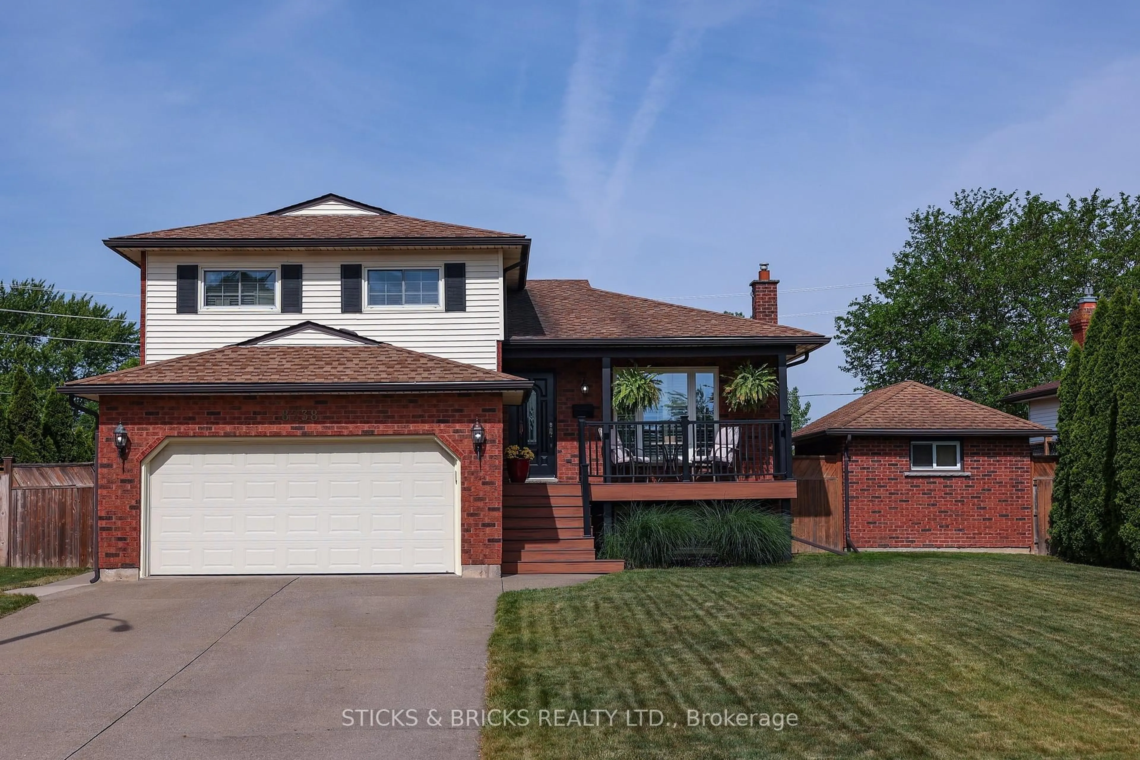 Home with brick exterior material, street for 8238 Lexington Crt, Niagara Falls Ontario L2H 1W4