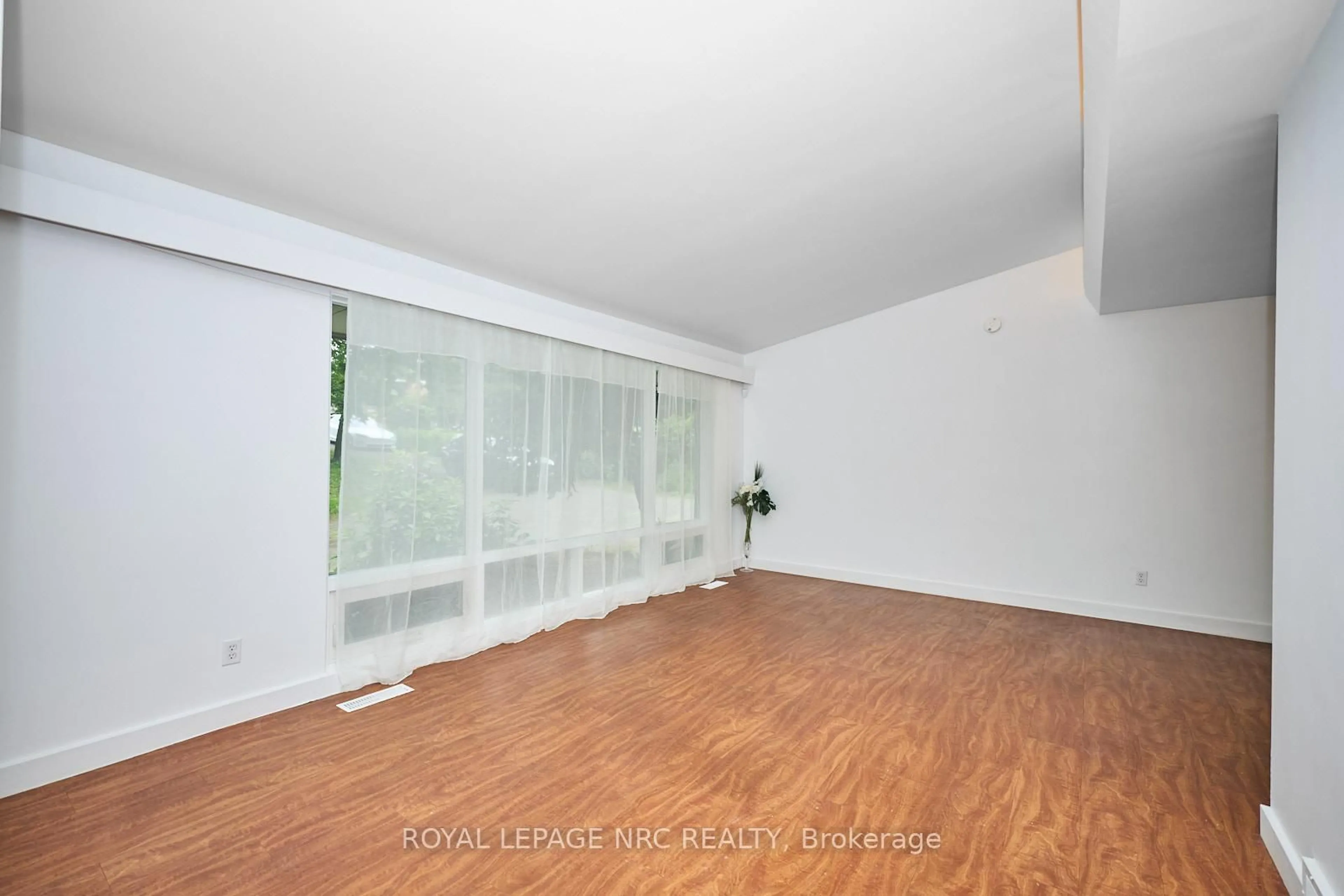 A pic of a room for 1295 Pelham St, Pelham Ontario L0S 1E0