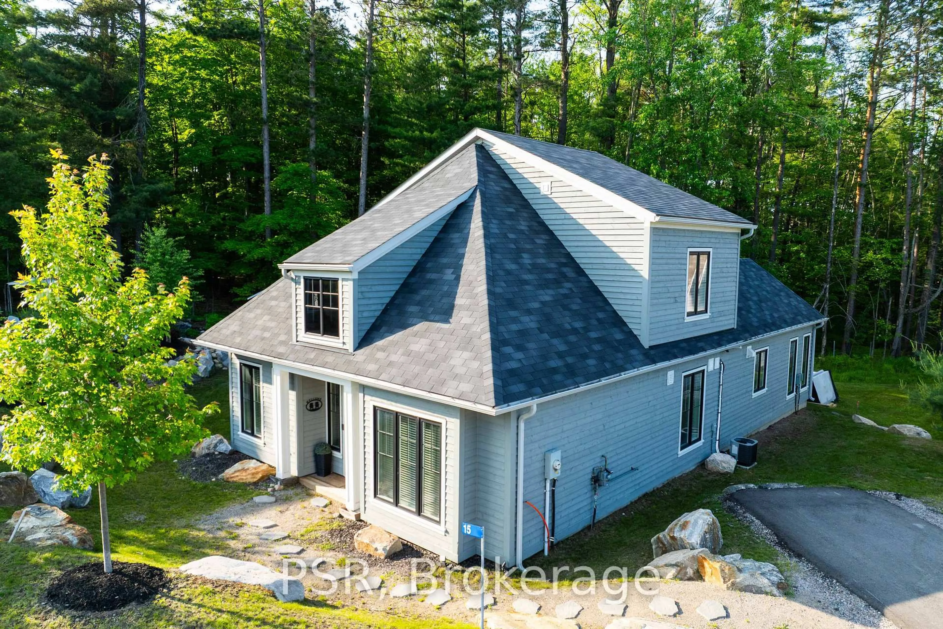 A pic from outside/outdoor area/front of a property/back of a property/a pic from drone, building for 2054 Peninsula Rd #15, Muskoka Lakes Ontario P0B 1G0