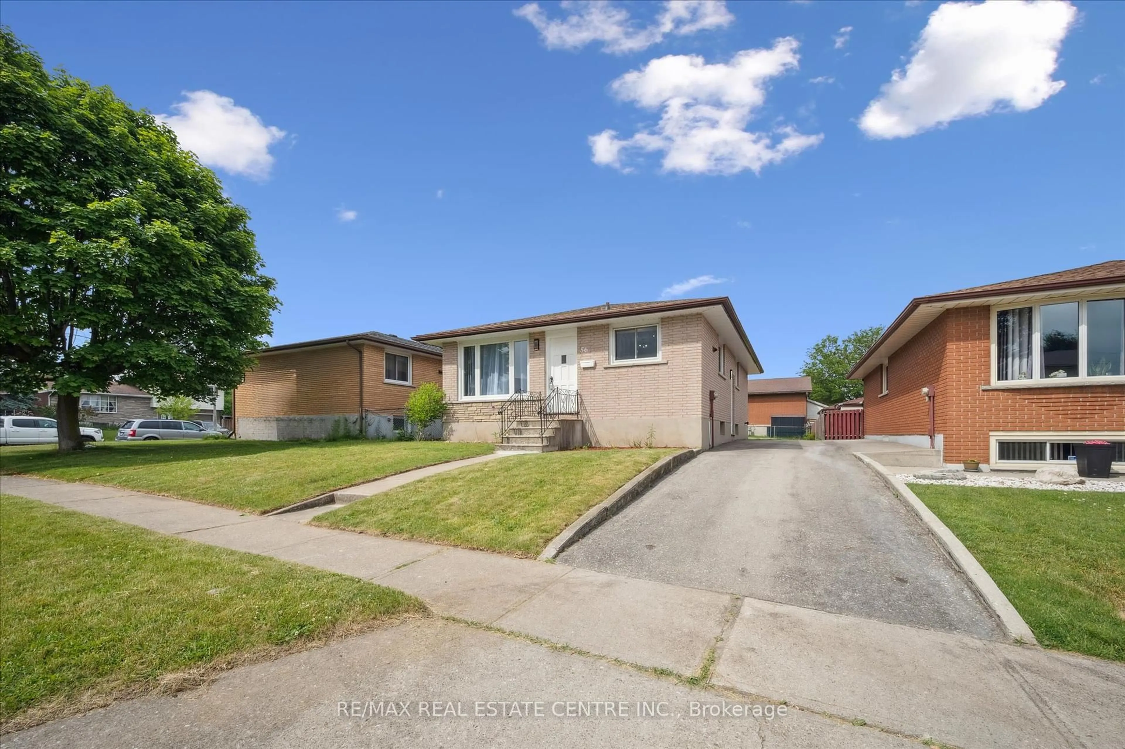A pic from outside/outdoor area/front of a property/back of a property/a pic from drone, street for 56 Moffat Dr, Cambridge Ontario N1R 6C2