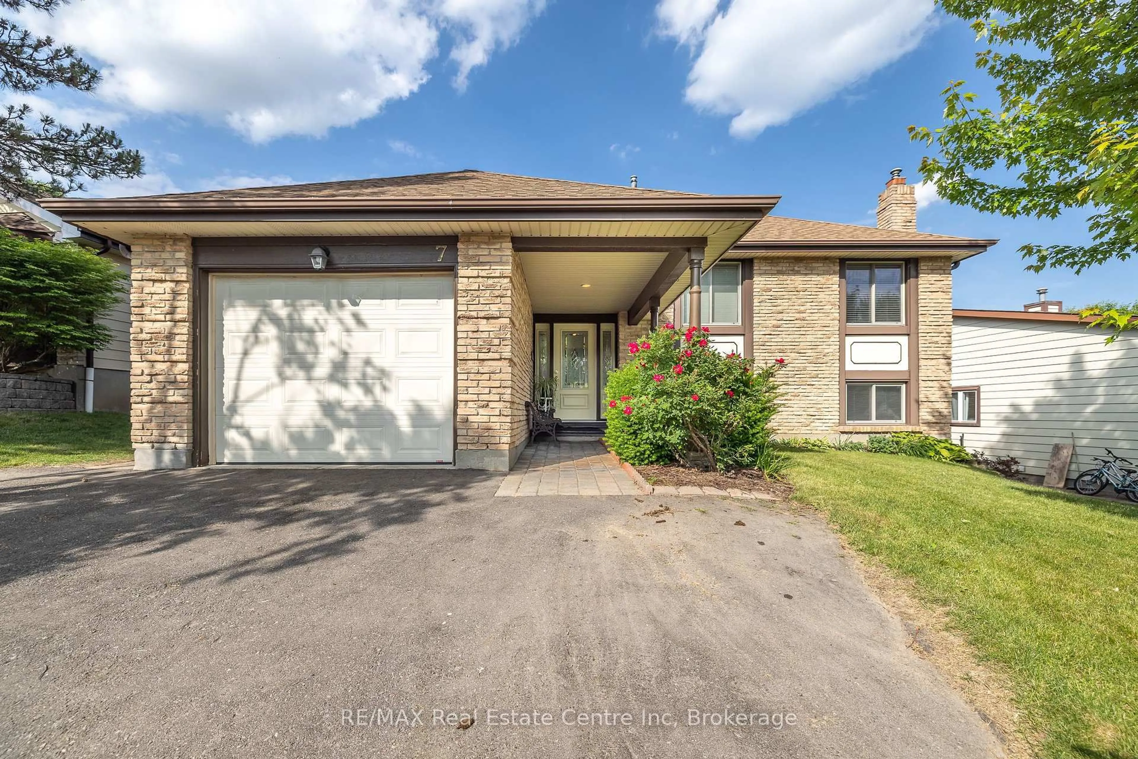 Home with brick exterior material, street for 7 Westhill Rd, Guelph Ontario N1H 7R8