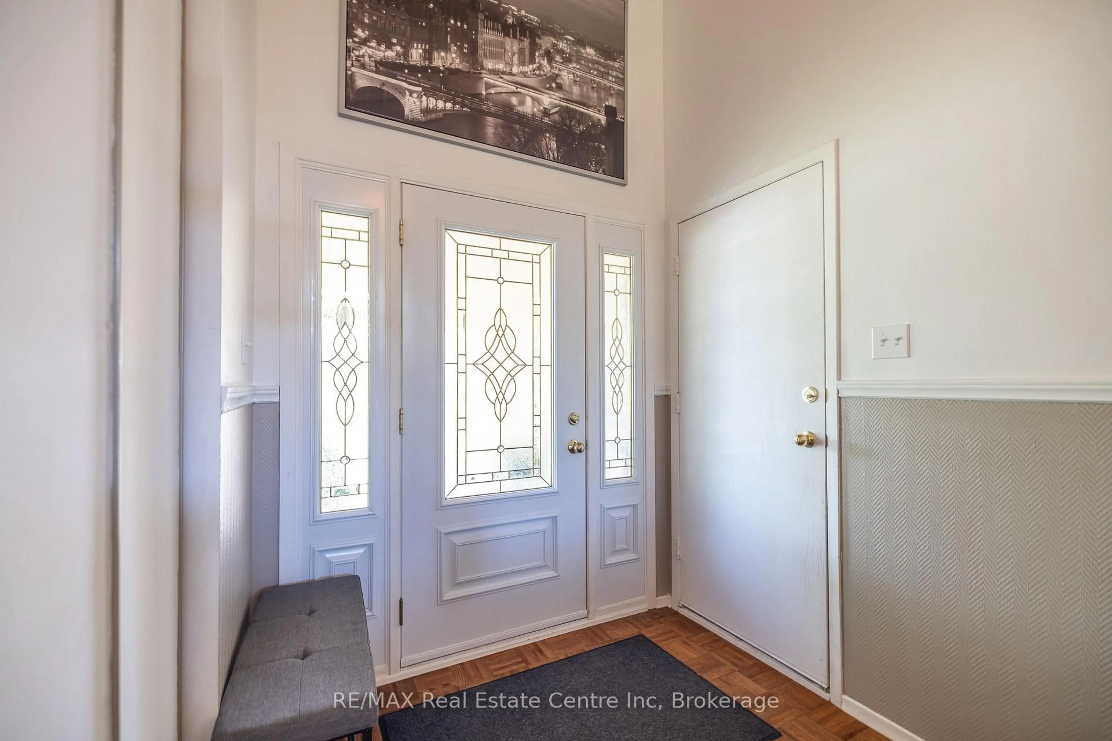 Indoor entryway for 7 Westhill Rd, Guelph Ontario N1H 7R8
